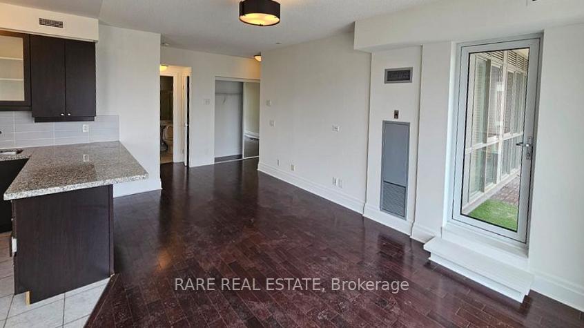 Photo 4 of Unit 503, 39 Upper Duke Crescent, Markham, Unionville — HOMEH