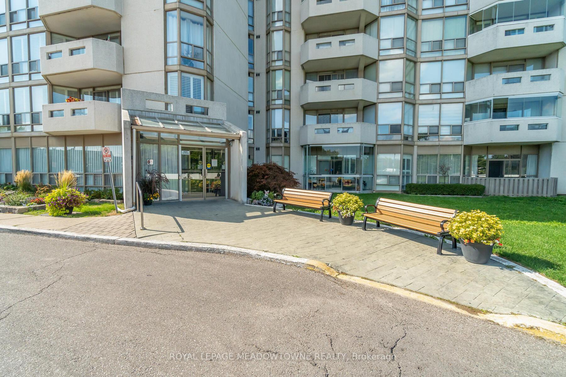 Photo 2 of Unit 602, 20 McFarlane Drive, Halton Hills, Georgetown — HOMEH