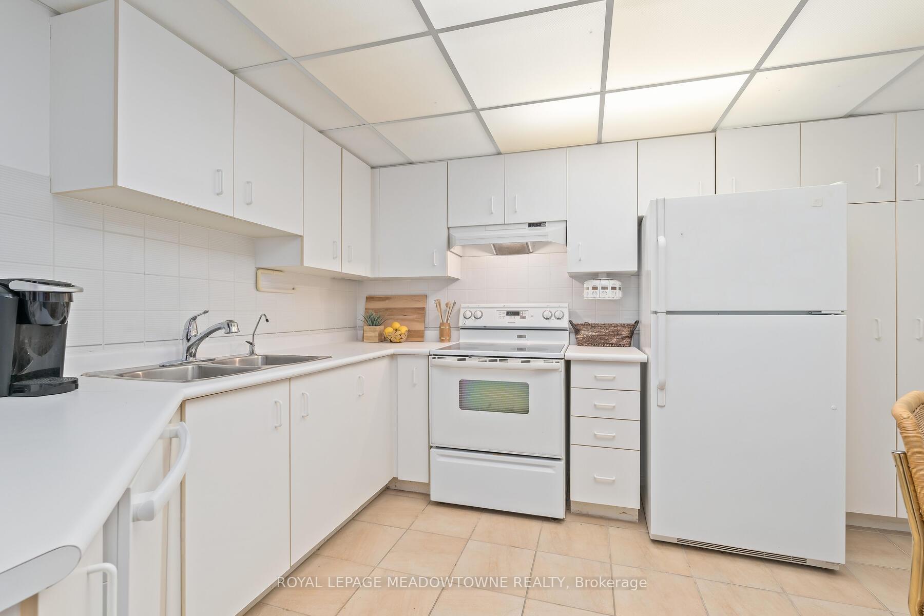 Photo 6 of Unit 602, 20 McFarlane Drive, Halton Hills, Georgetown — HOMEH