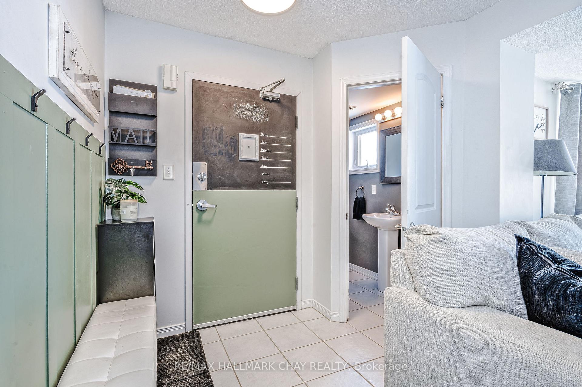 Photo 5 of Unit 8, 17 Cheltenham Road, Barrie, Georgian Drive — HOMEH