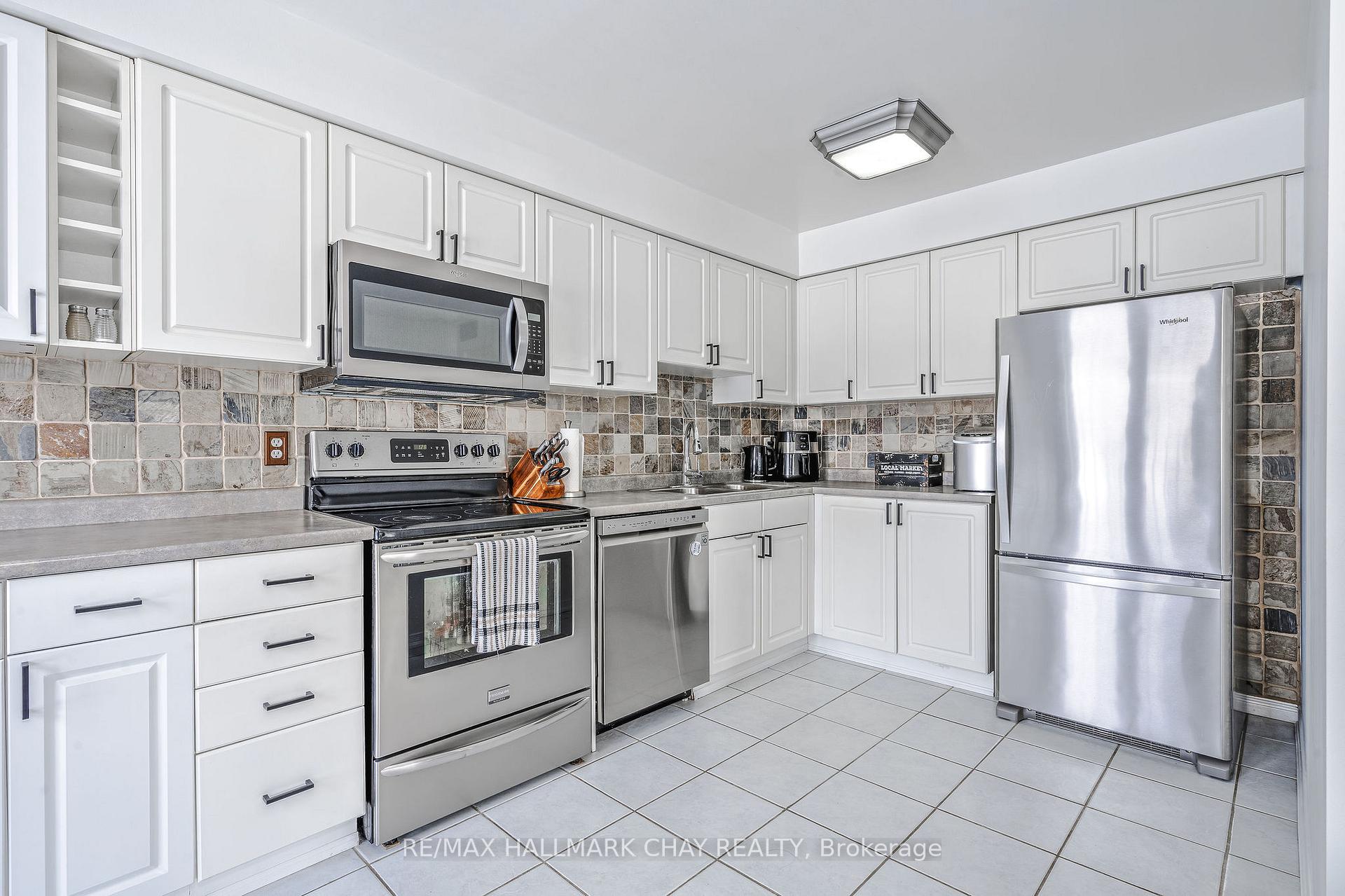 Photo 30 of Unit 8, 17 Cheltenham Road, Barrie, Georgian Drive — HOMEH