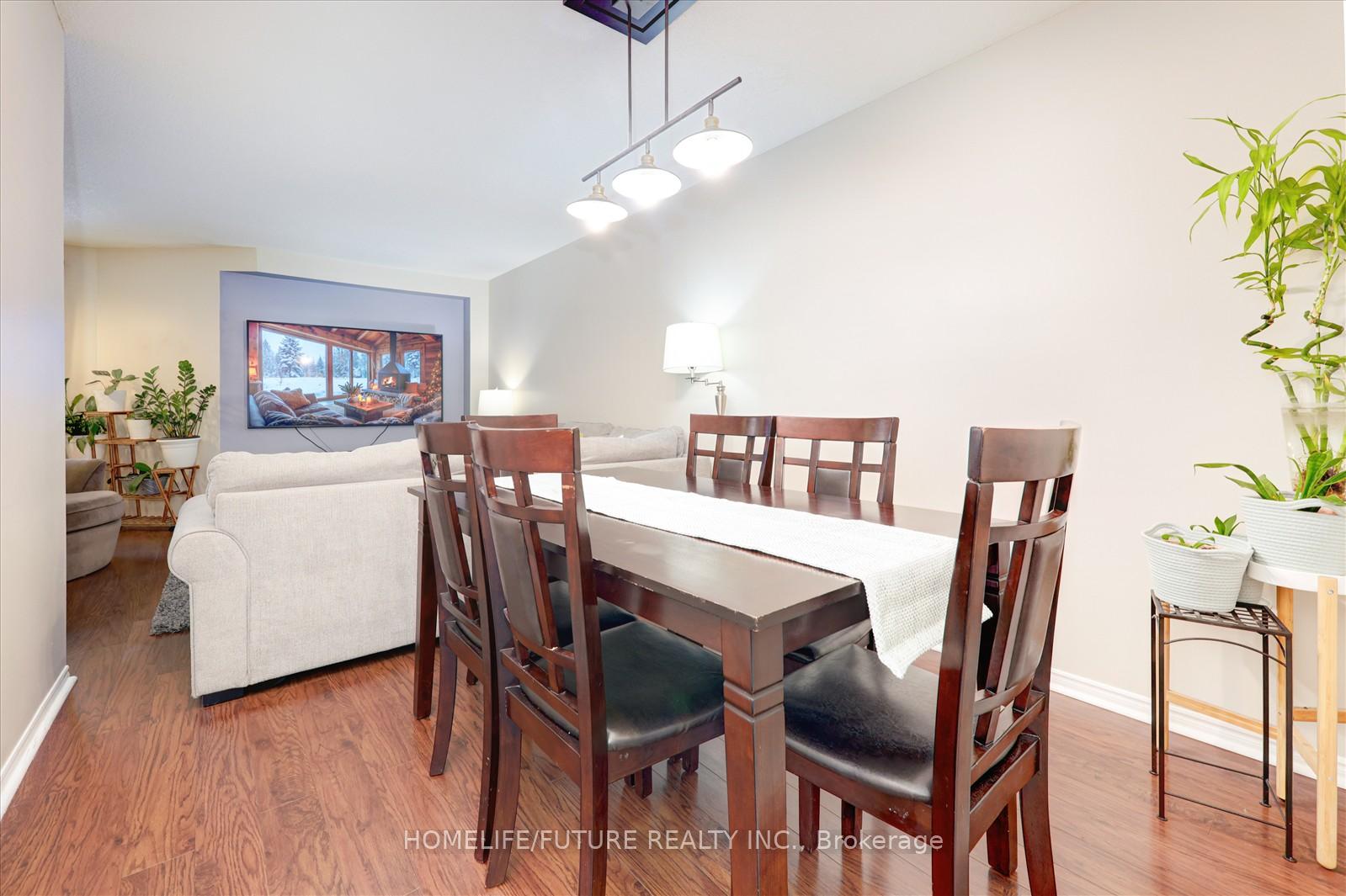Photo 12 of 407 Butler Court, Aurora, Aurora Village — HOMEH