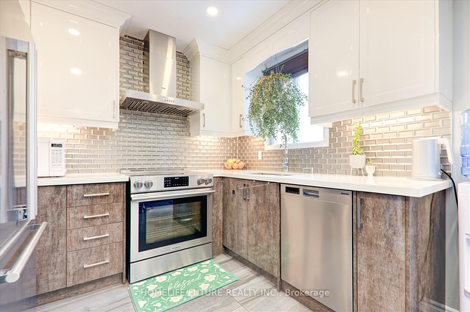 Photo 13 of 407 Butler Court, Aurora, Aurora Village — HOMEH