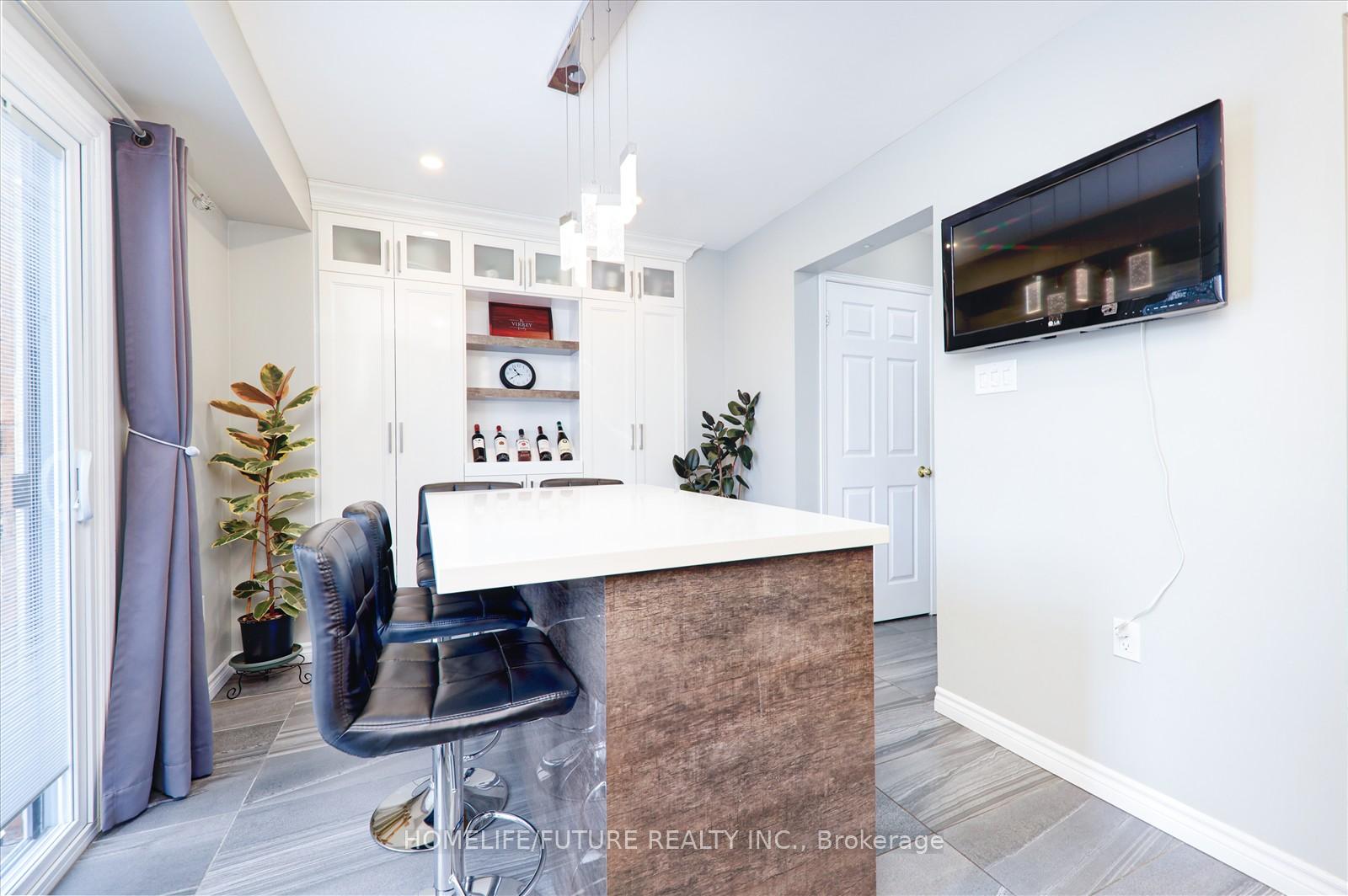 Photo 15 of 407 Butler Court, Aurora, Aurora Village — HOMEH