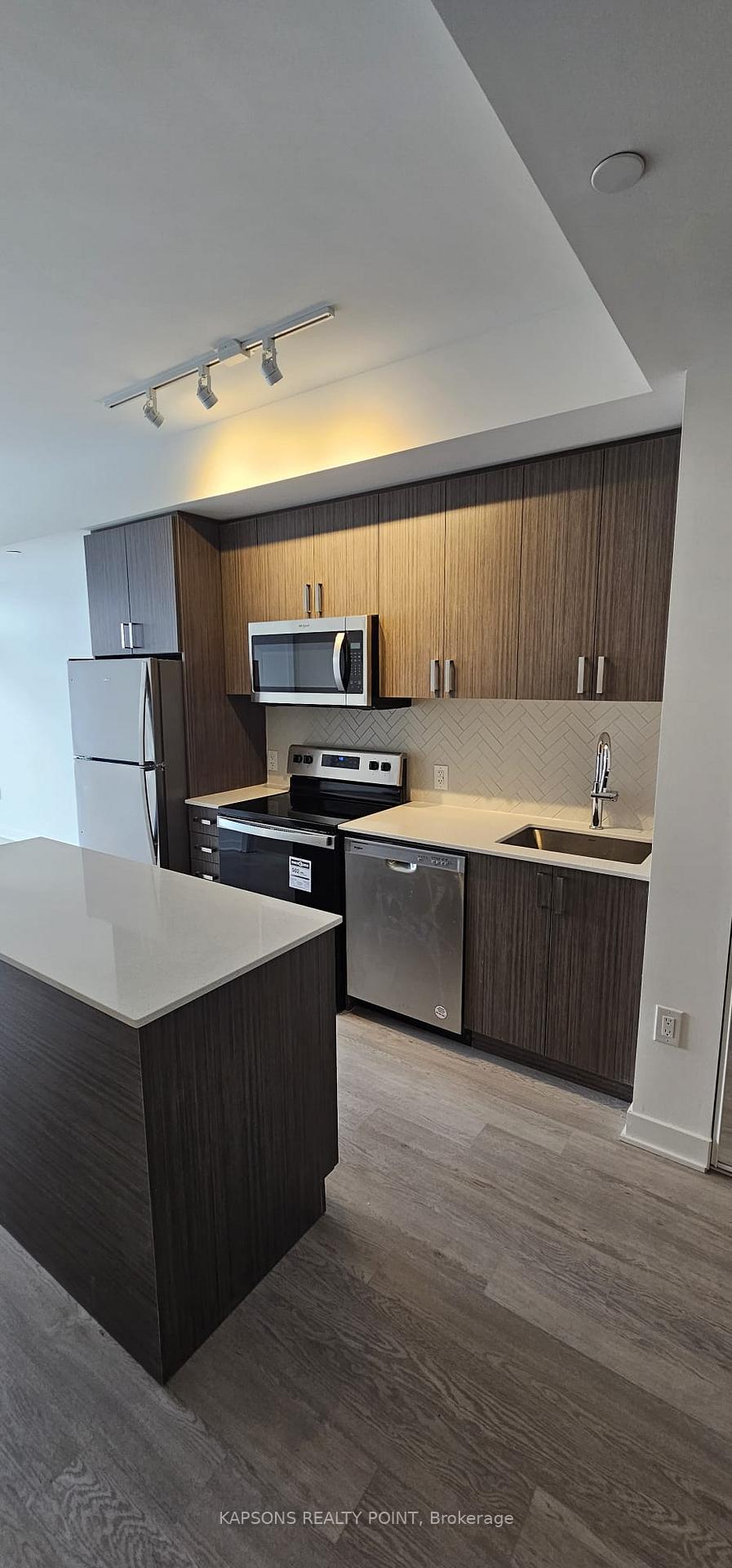 Photo 8 of Unit 511, 2782 Barton Street E, Hamilton, Riverdale — HOMEH
