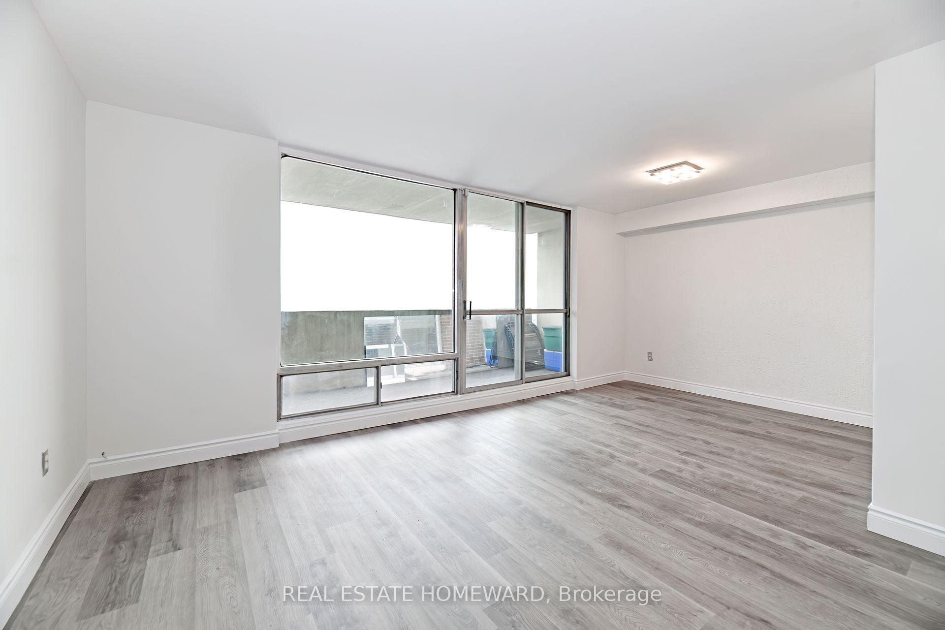 Photo 4 of Unit 2410, 1 Massey Square, Toronto, Crescent Town — HOMEH