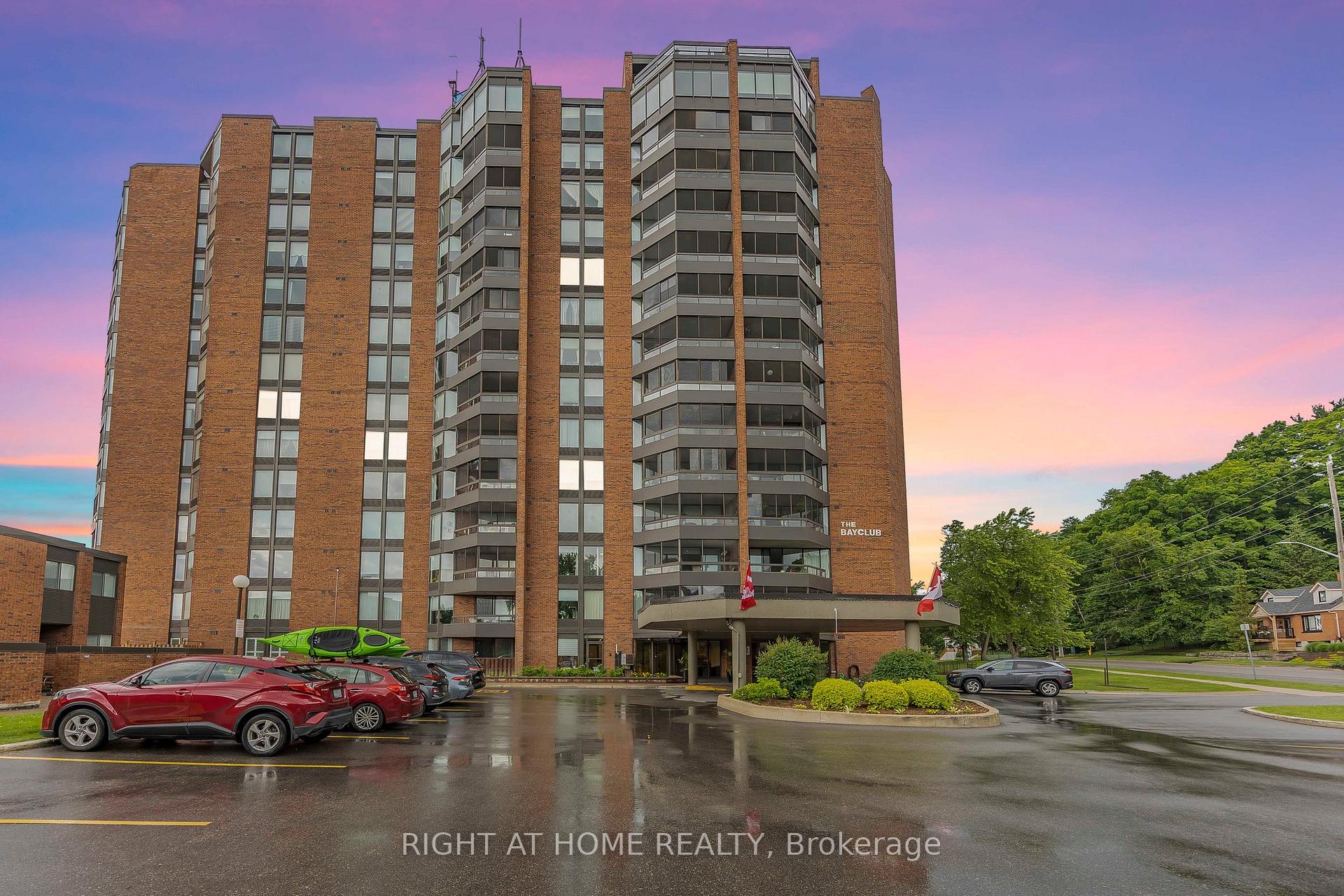 Photo 1 of Unit 304, 181 Collier Street, Barrie, North Shore — HOMEH