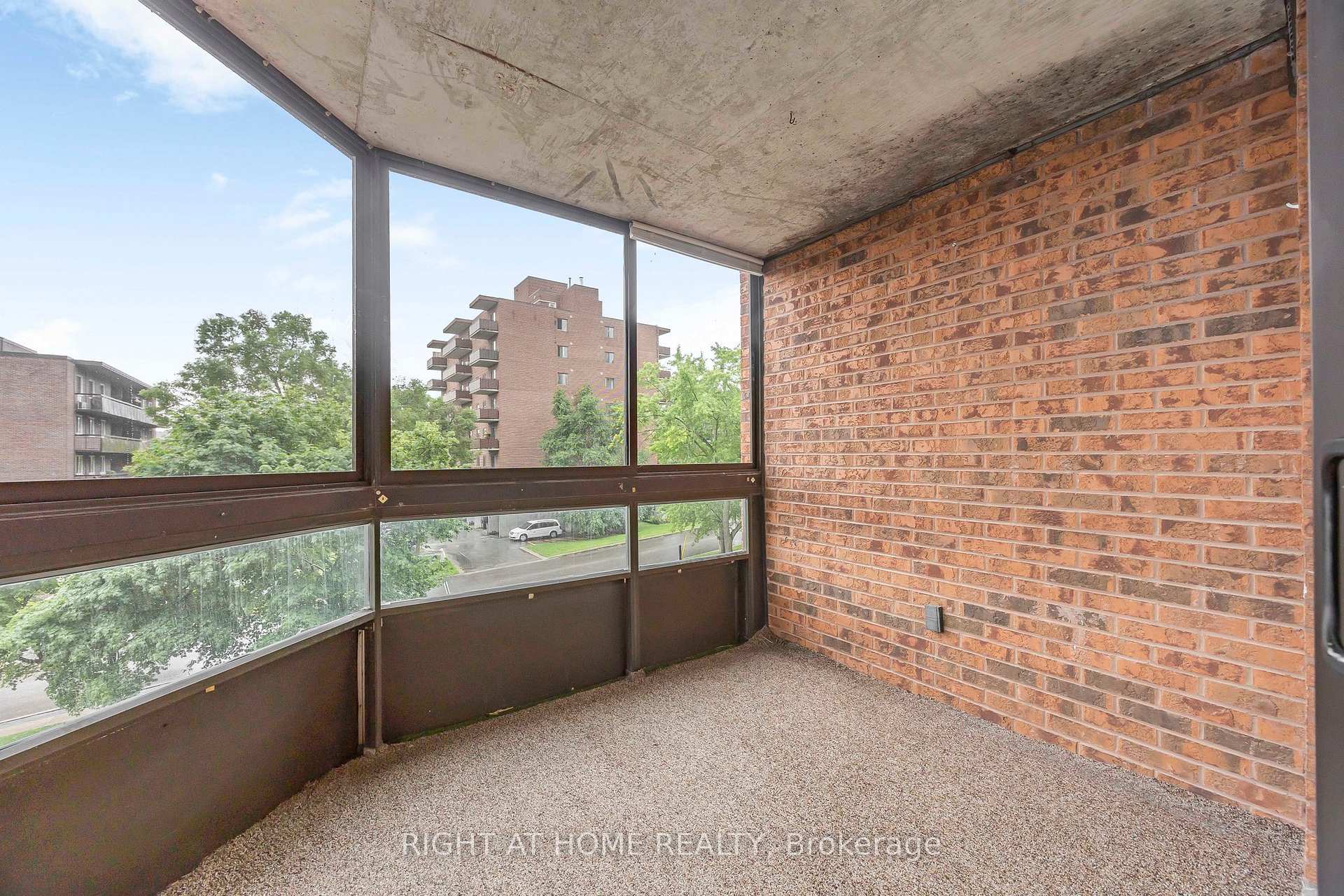 Photo 16 of Unit 304, 181 Collier Street, Barrie, North Shore — HOMEH
