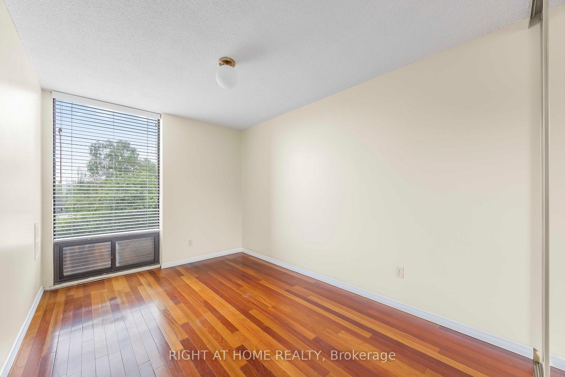 Photo 19 of Unit 304, 181 Collier Street, Barrie, North Shore — HOMEH