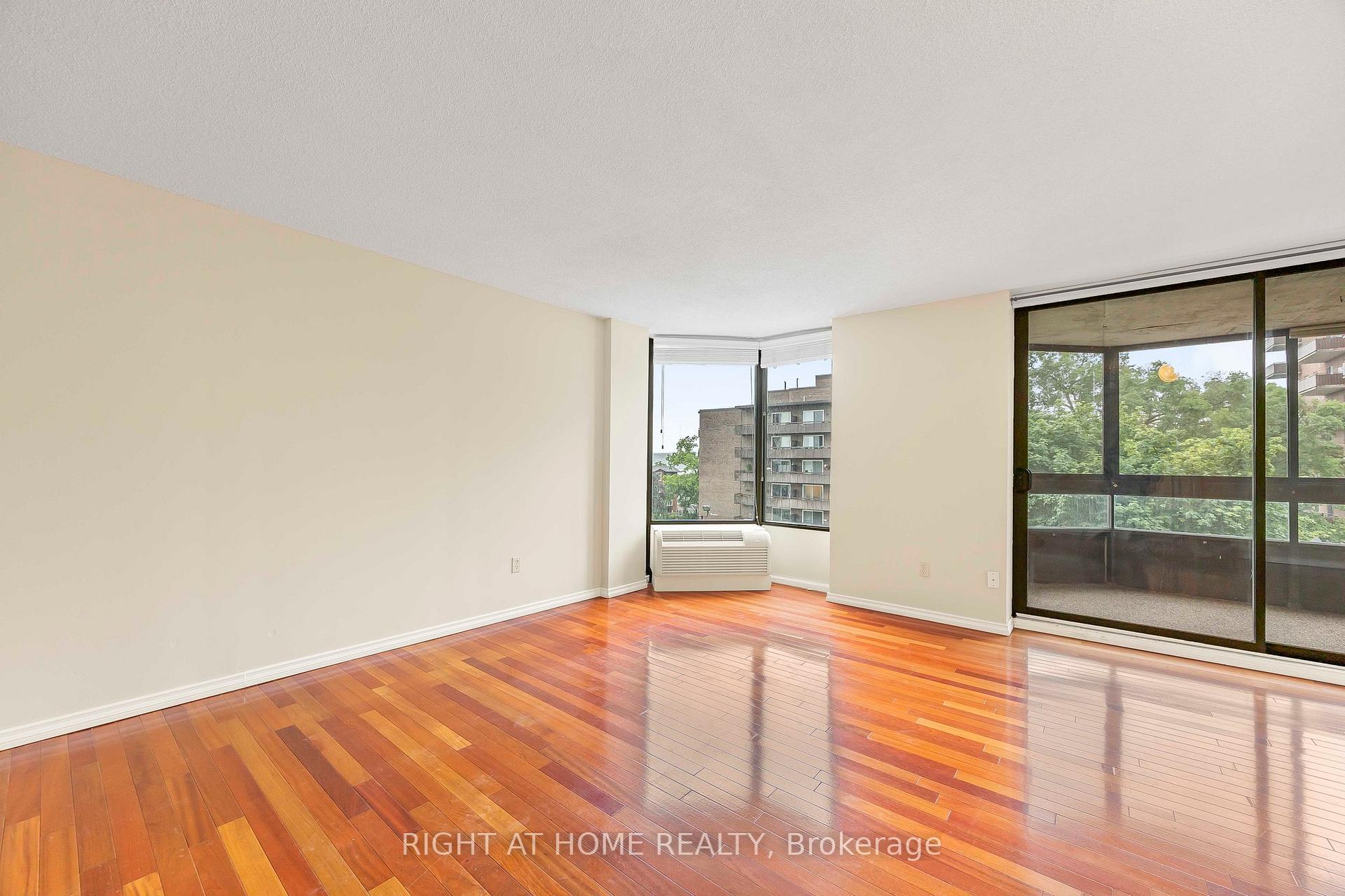 Photo 25 of Unit 304, 181 Collier Street, Barrie, North Shore — HOMEH