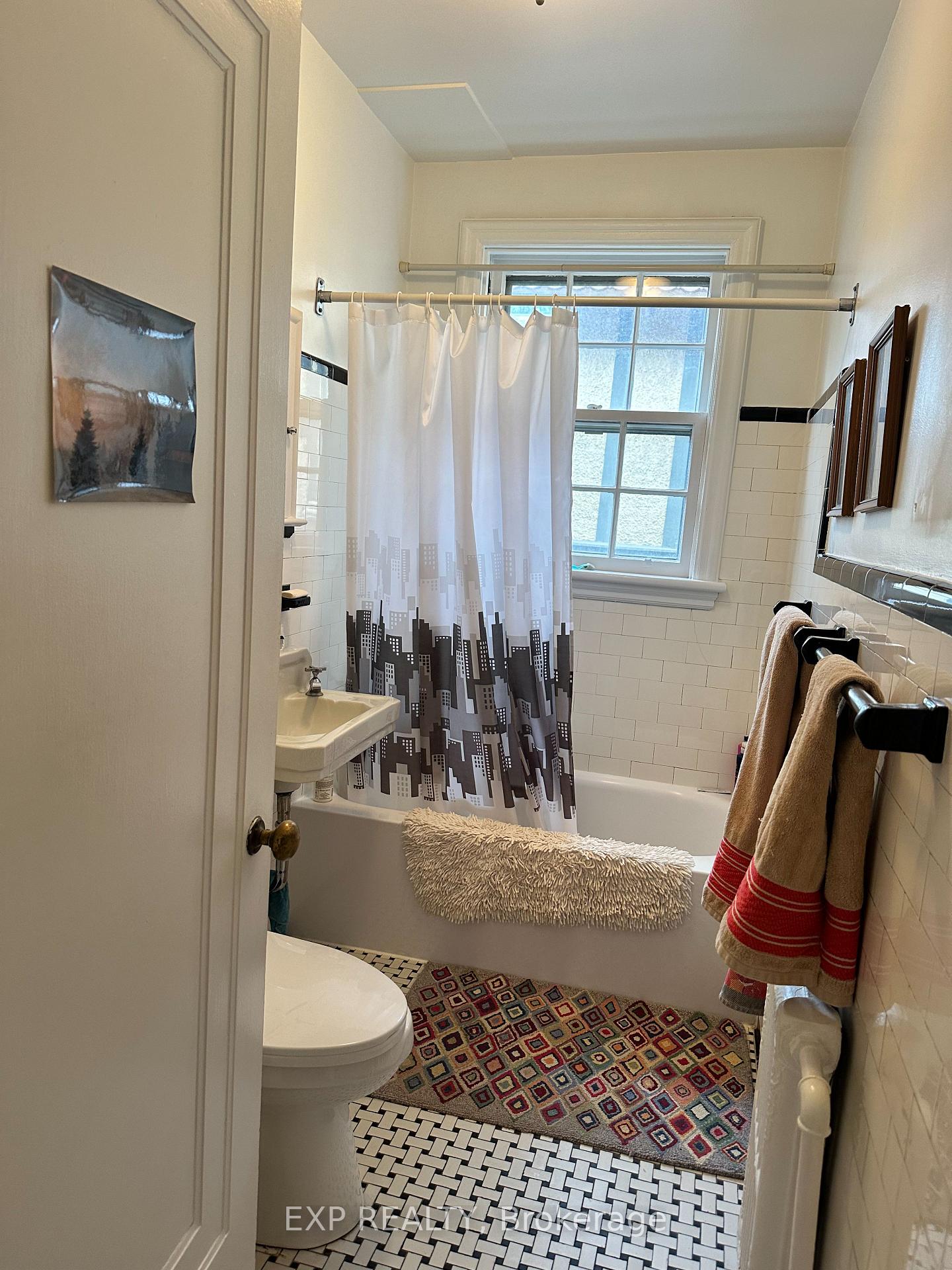 Photo 2 of Unit 2, 592 Queen Elizabeth Drive, Ottawa, Glebe — HOMEH