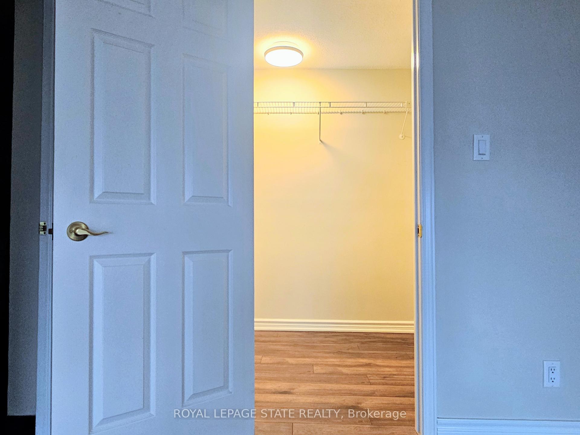 Photo 6 of Unit 11E, 67 Caroline Street S, Hamilton, Durand — HOMEH