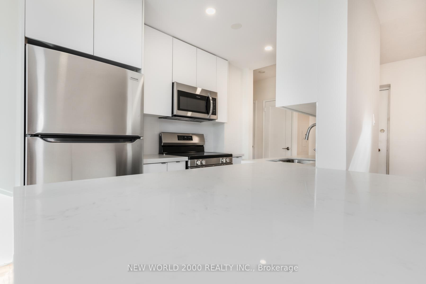 Photo 3 of Unit 404, 1220 Bayview Avenue, Toronto, Leaside — HOMEH