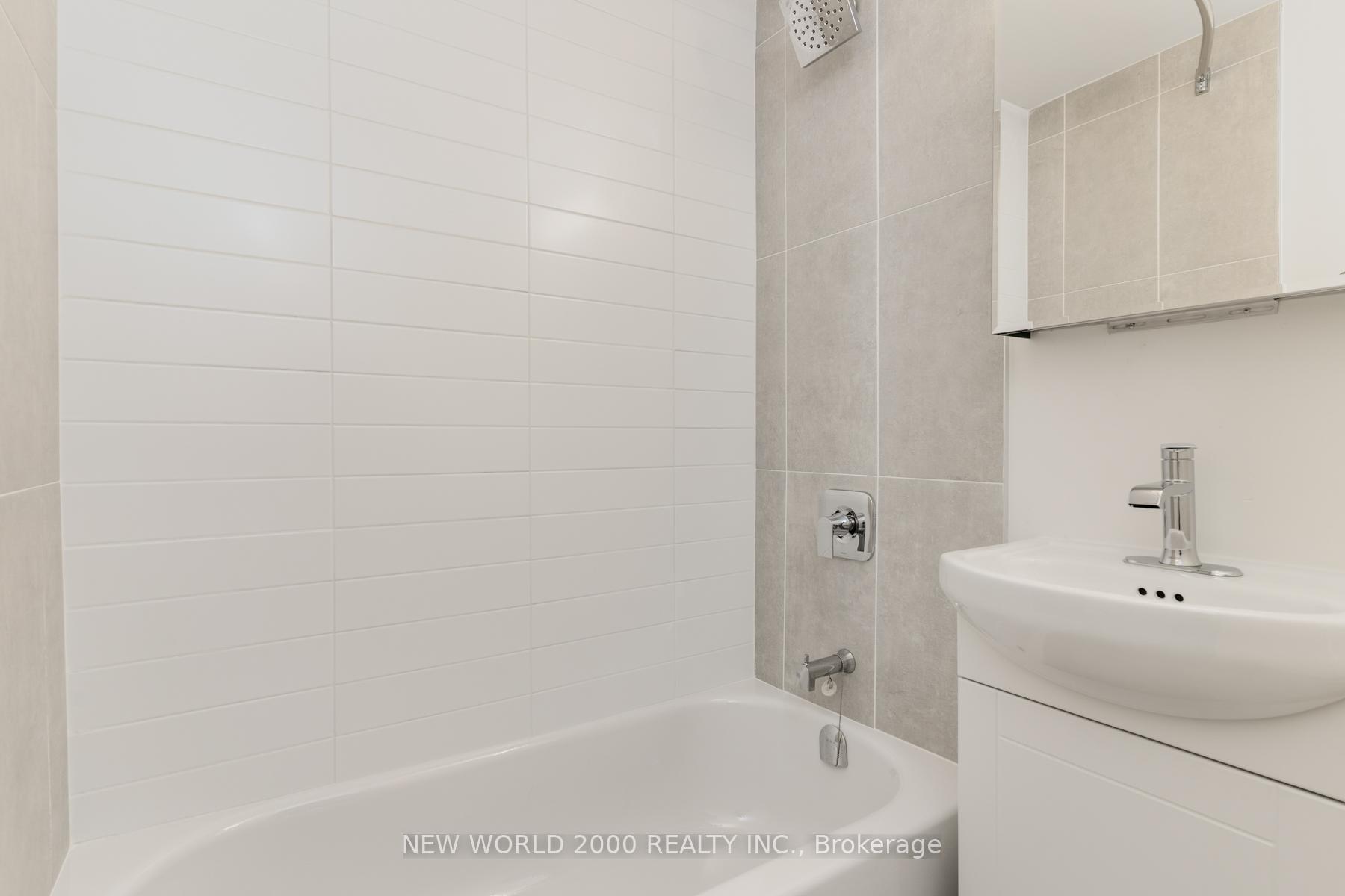 Photo 8 of Unit 404, 1220 Bayview Avenue, Toronto, Leaside — HOMEH