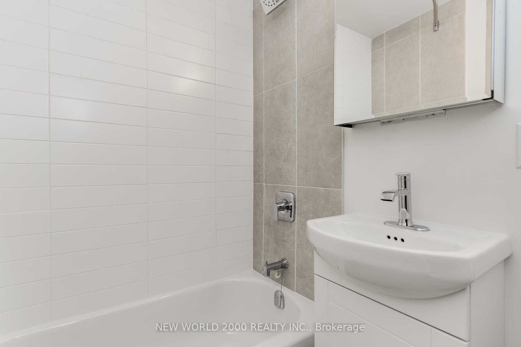 Photo 10 of Unit 404, 1220 Bayview Avenue, Toronto, Leaside — HOMEH