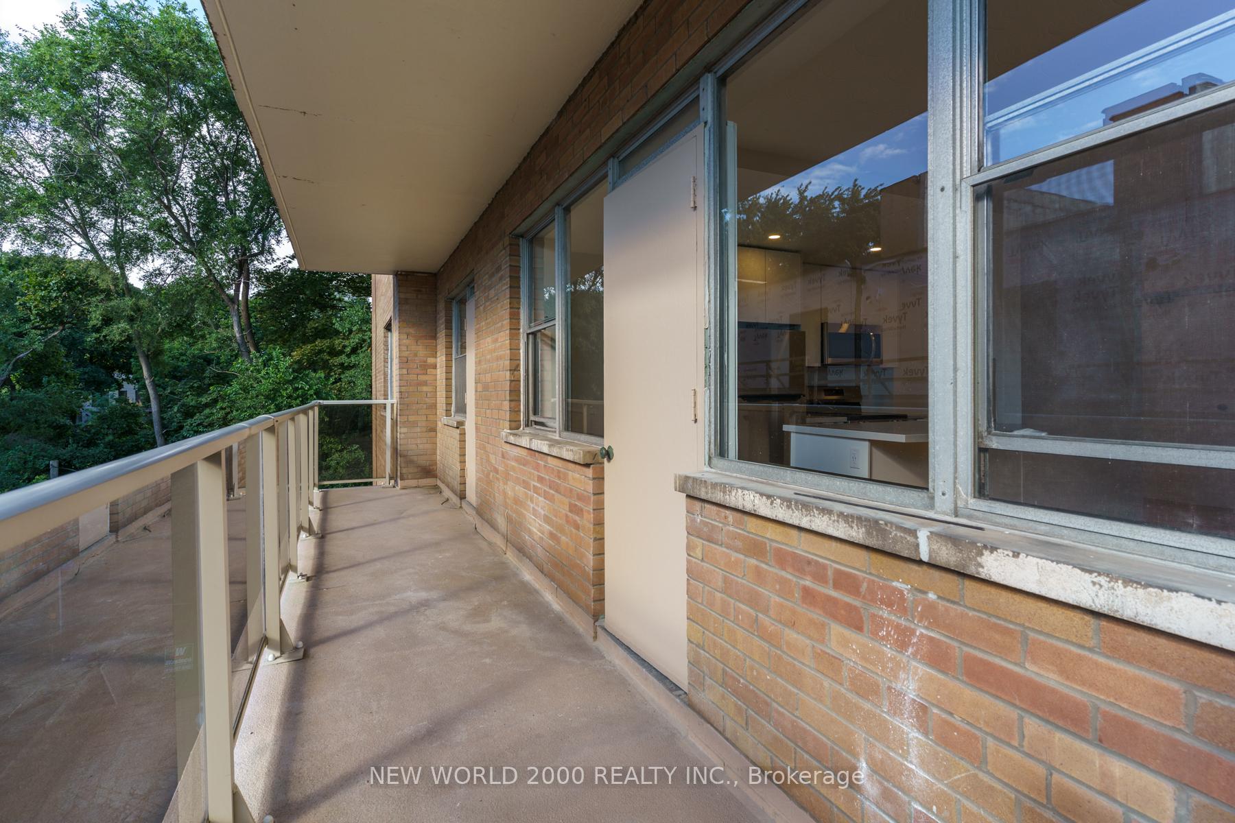 Photo 11 of Unit 404, 1220 Bayview Avenue, Toronto, Leaside — HOMEH