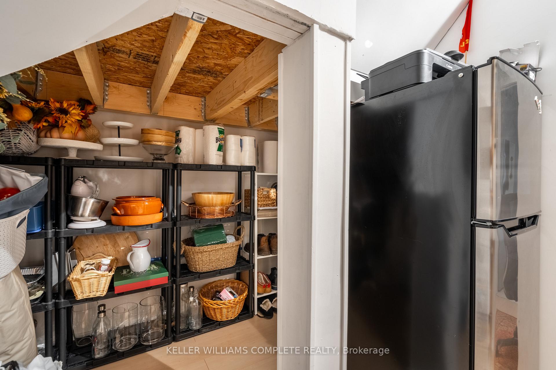 Photo 5 of Unit 17, 1121 Cooke Boulevard, Burlington, LaSalle — HOMEH
