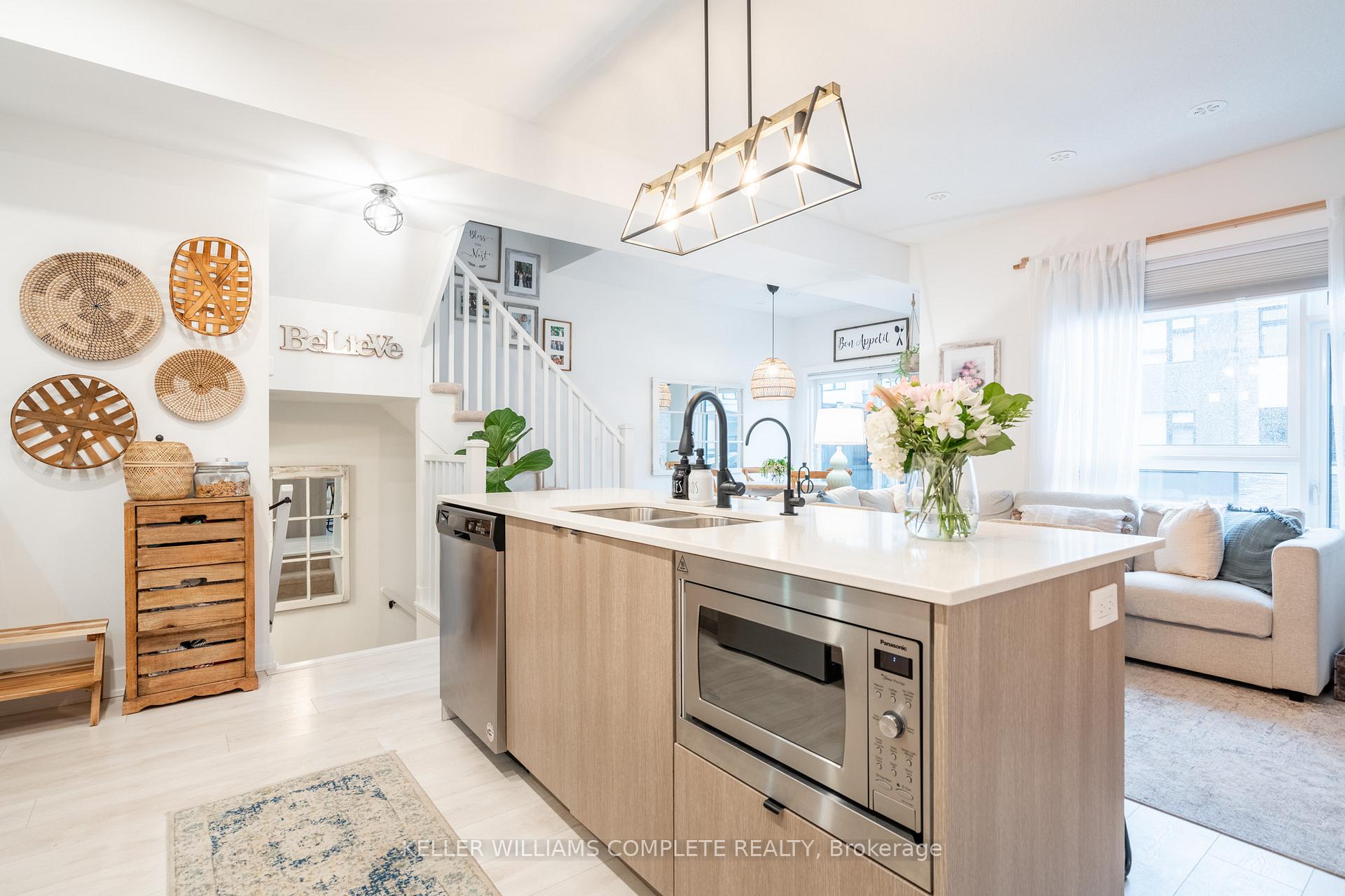Photo 11 of Unit 17, 1121 Cooke Boulevard, Burlington, LaSalle — HOMEH