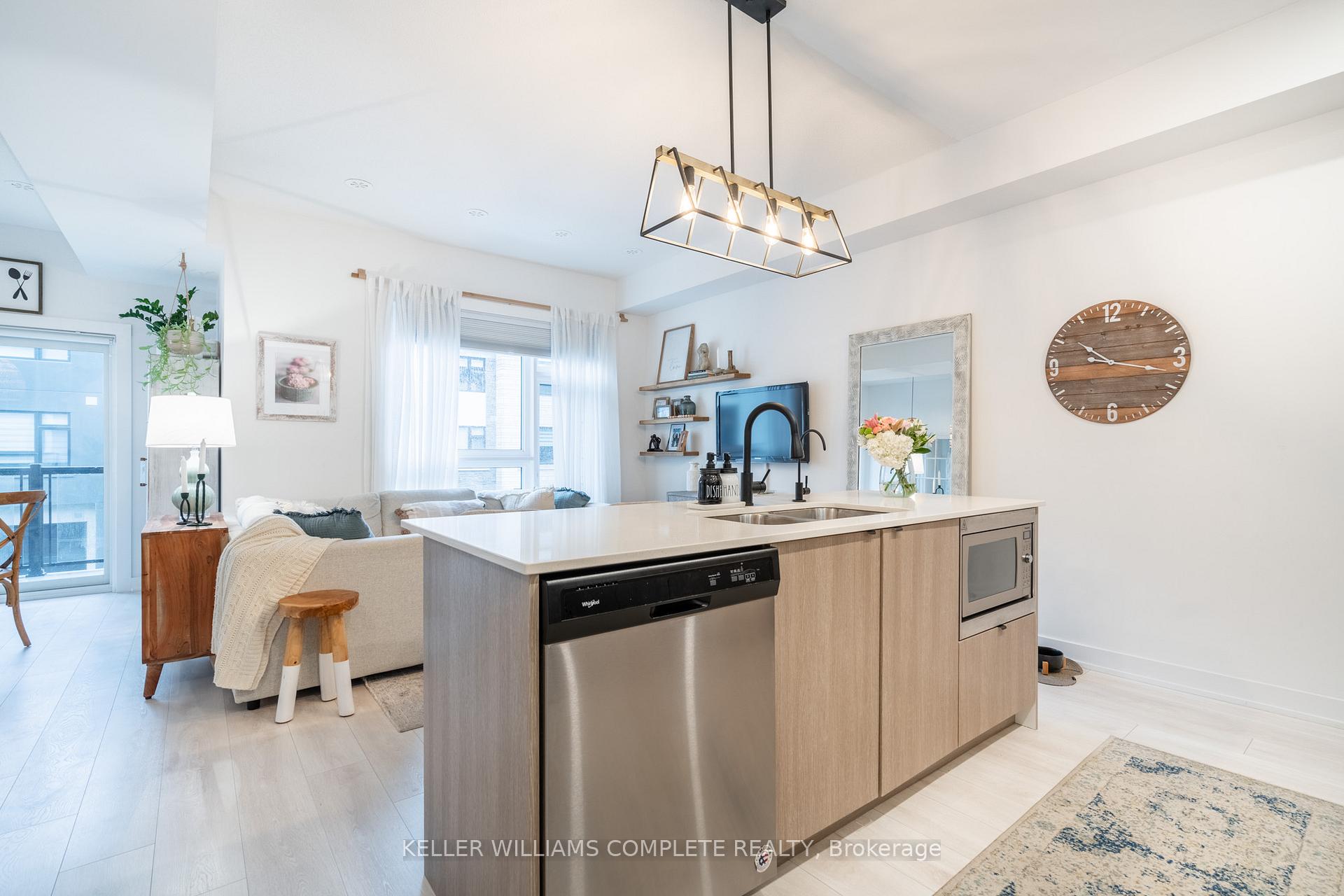 Photo 13 of Unit 17, 1121 Cooke Boulevard, Burlington, LaSalle — HOMEH
