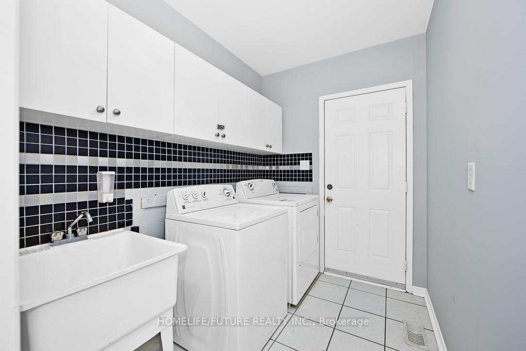 Photo 12 of 157 Warnford Circle, Ajax, Northeast Ajax — HOMEH