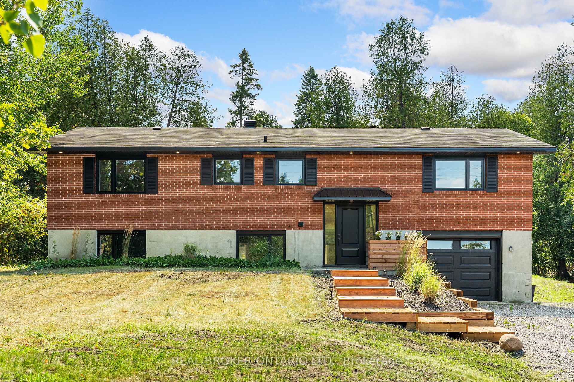 Photo 2 of 833 Beavertail Road, Ottawa, Huntley Ward (South West) — HOMEH