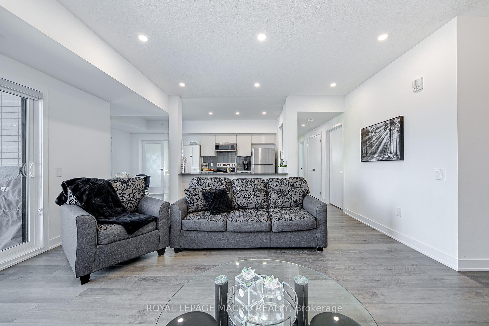 Photo 11 of Unit 201, 8 Culinary Lane, Barrie, Rural Barrie Southeast — HOMEH