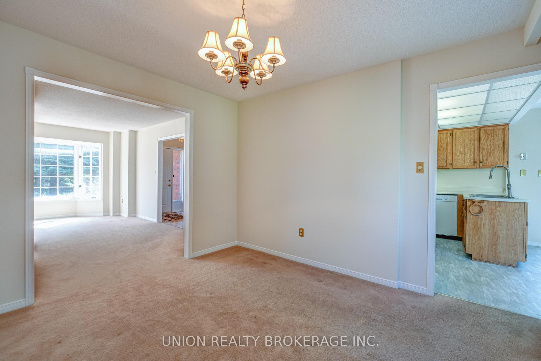 Photo 8 of 20 Richler Crescent, Barrie, Letitia Heights — HOMEH