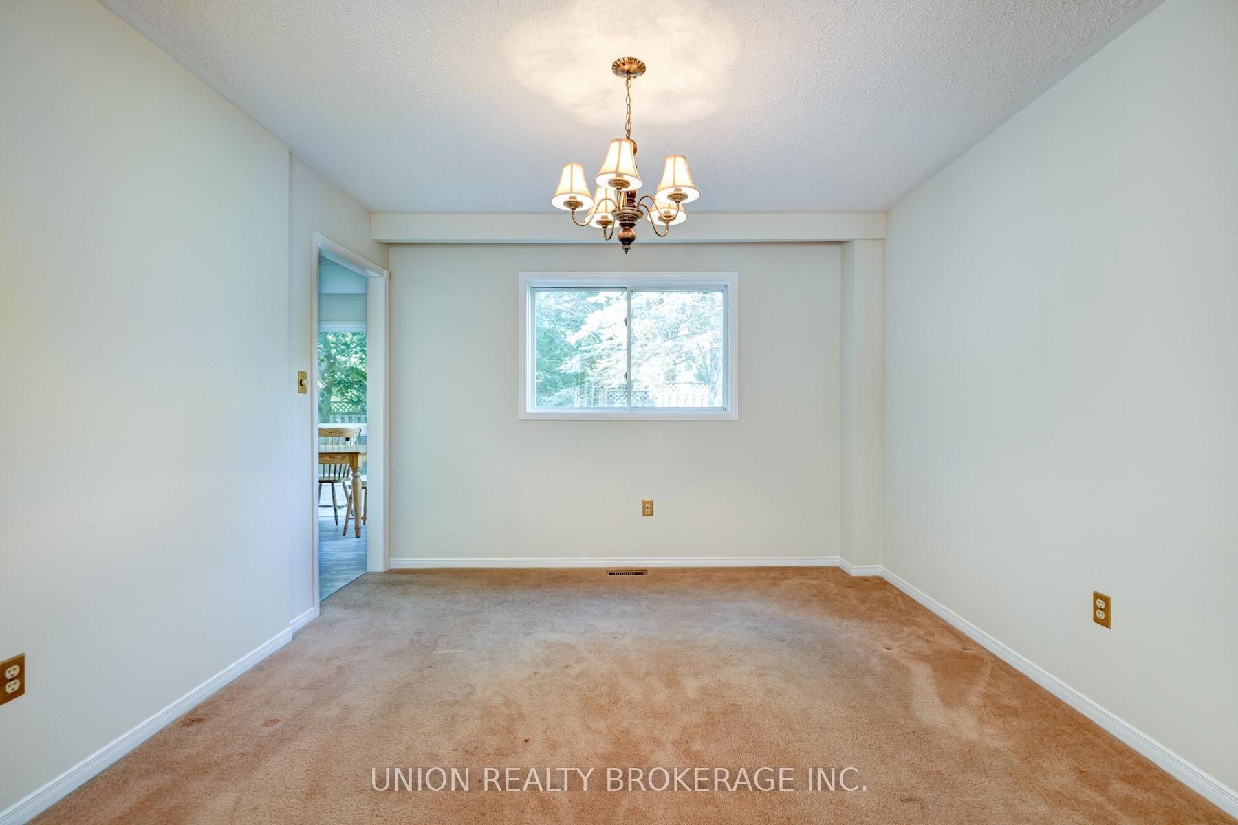 Photo 9 of 20 Richler Crescent, Barrie, Letitia Heights — HOMEH