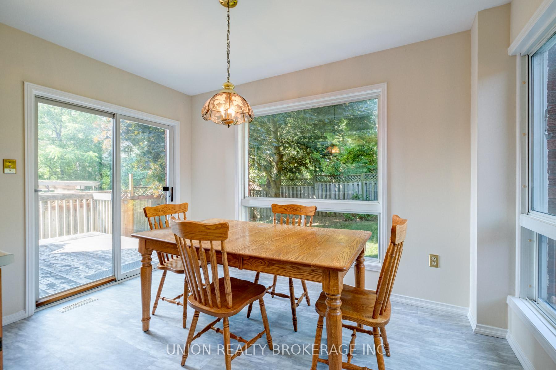 Photo 12 of 20 Richler Crescent, Barrie, Letitia Heights — HOMEH