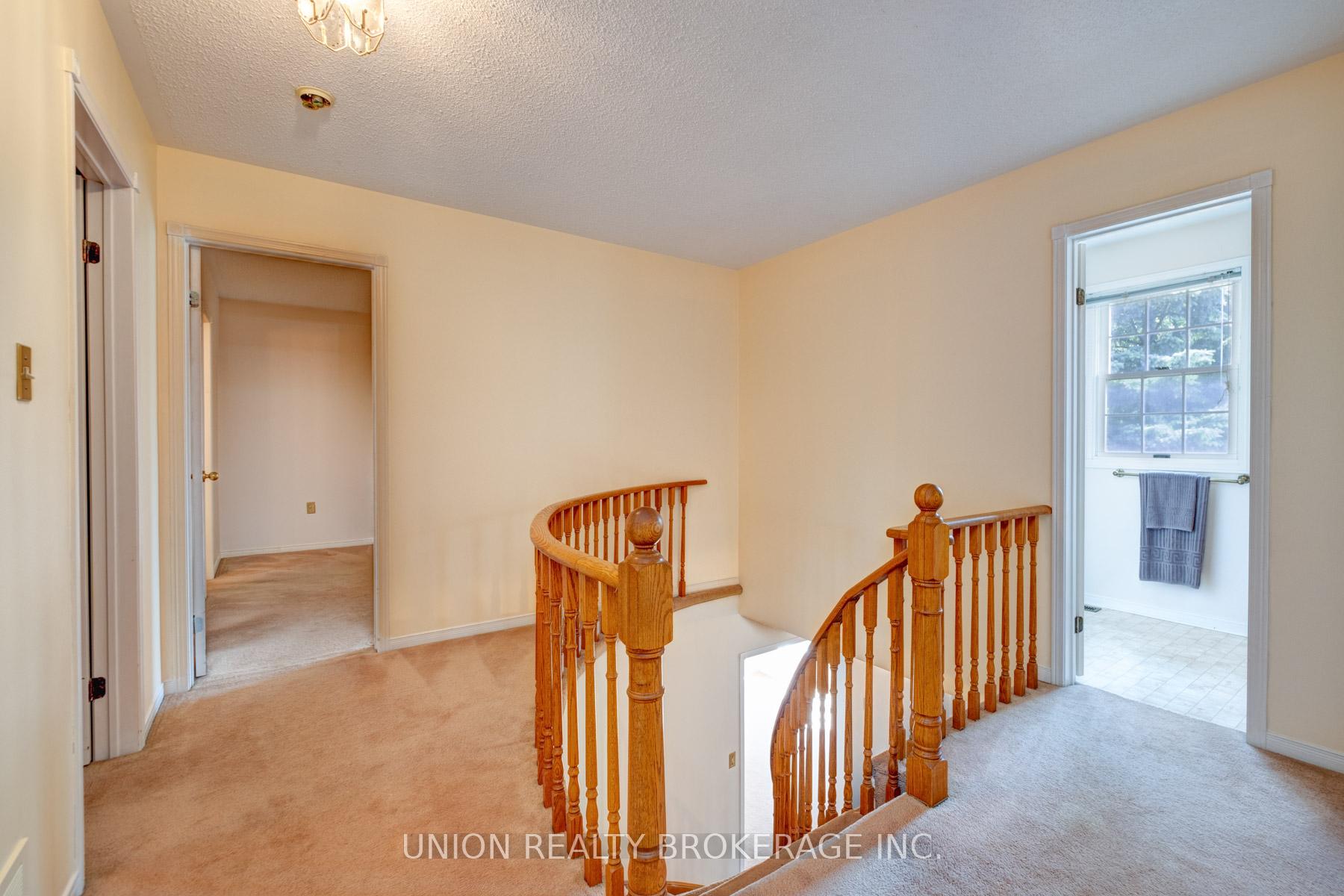 Photo 18 of 20 Richler Crescent, Barrie, Letitia Heights — HOMEH