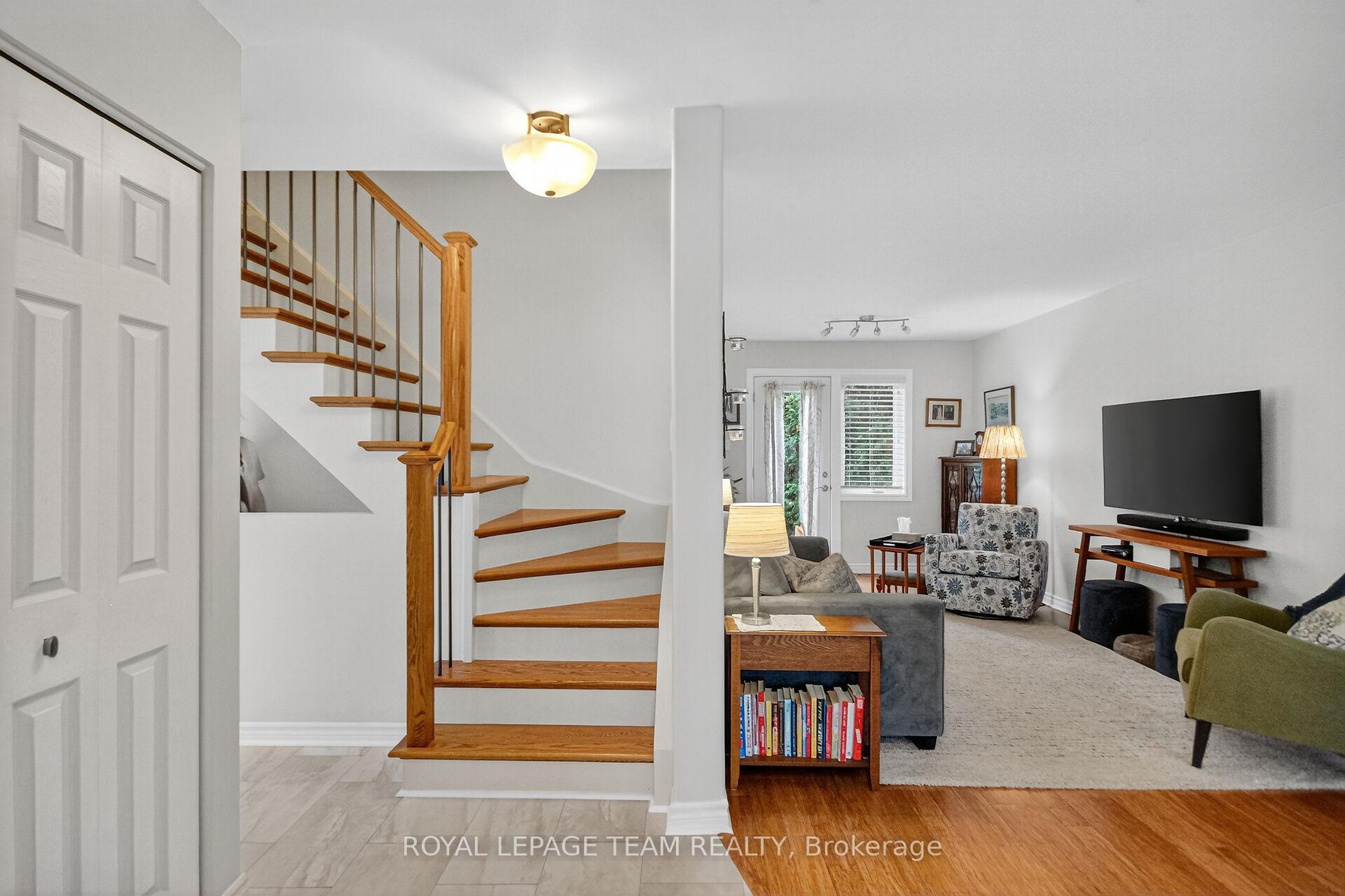 Photo 5 of 21 Raftus Square, Ottawa, Barrhaven - Pheasant Run — HOMEH