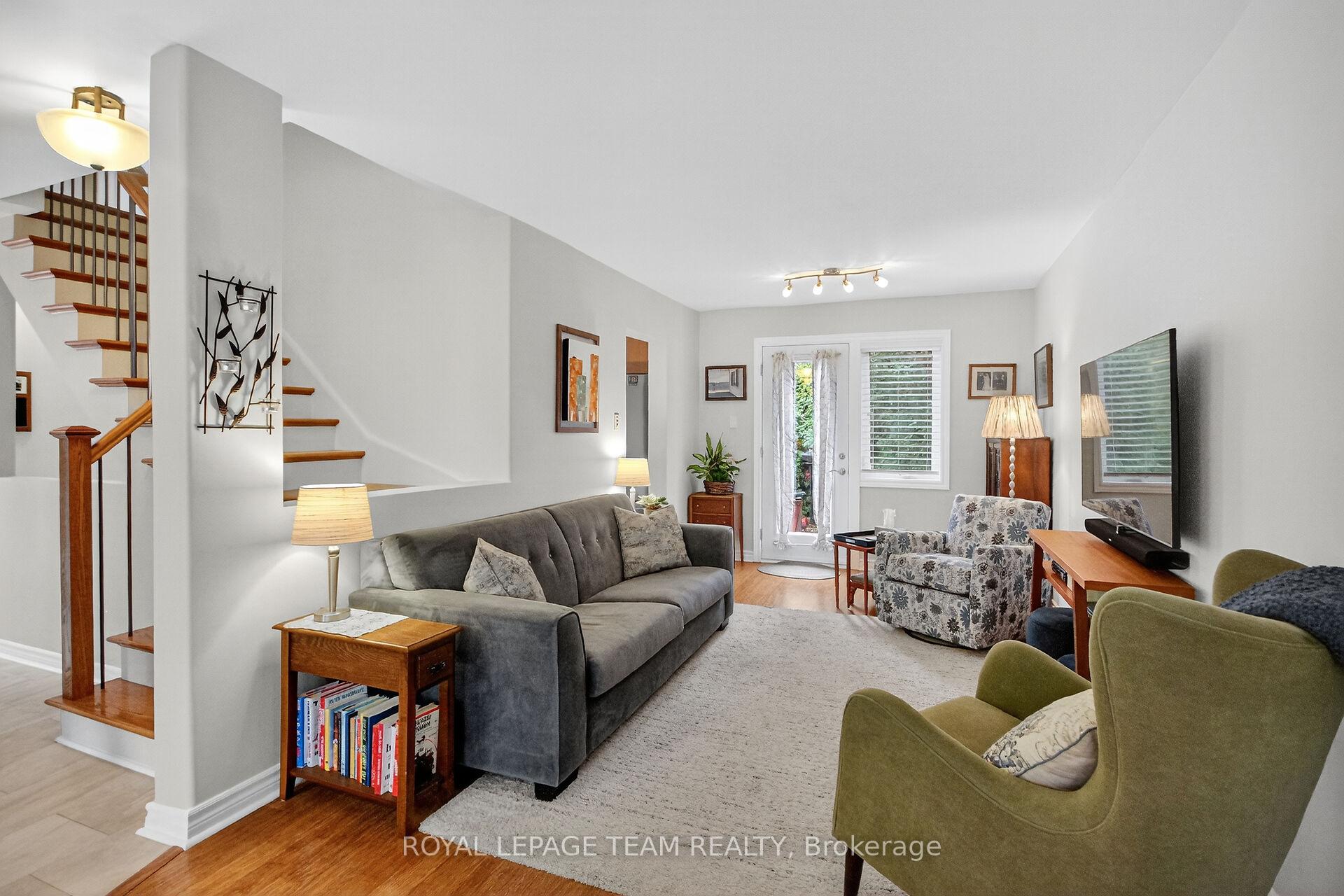 Photo 7 of 21 Raftus Square, Ottawa, Barrhaven - Pheasant Run — HOMEH