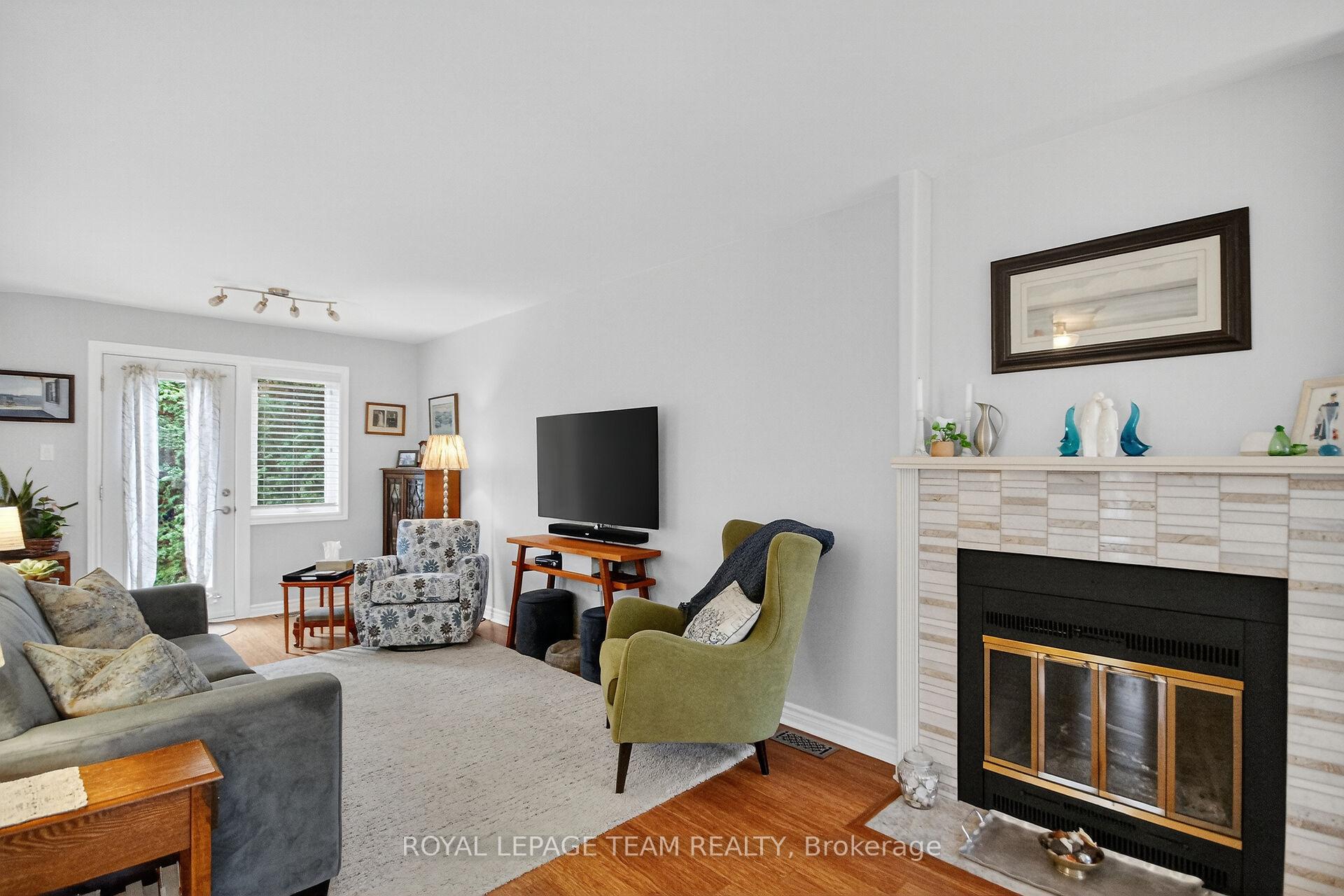 Photo 9 of 21 Raftus Square, Ottawa, Barrhaven - Pheasant Run — HOMEH