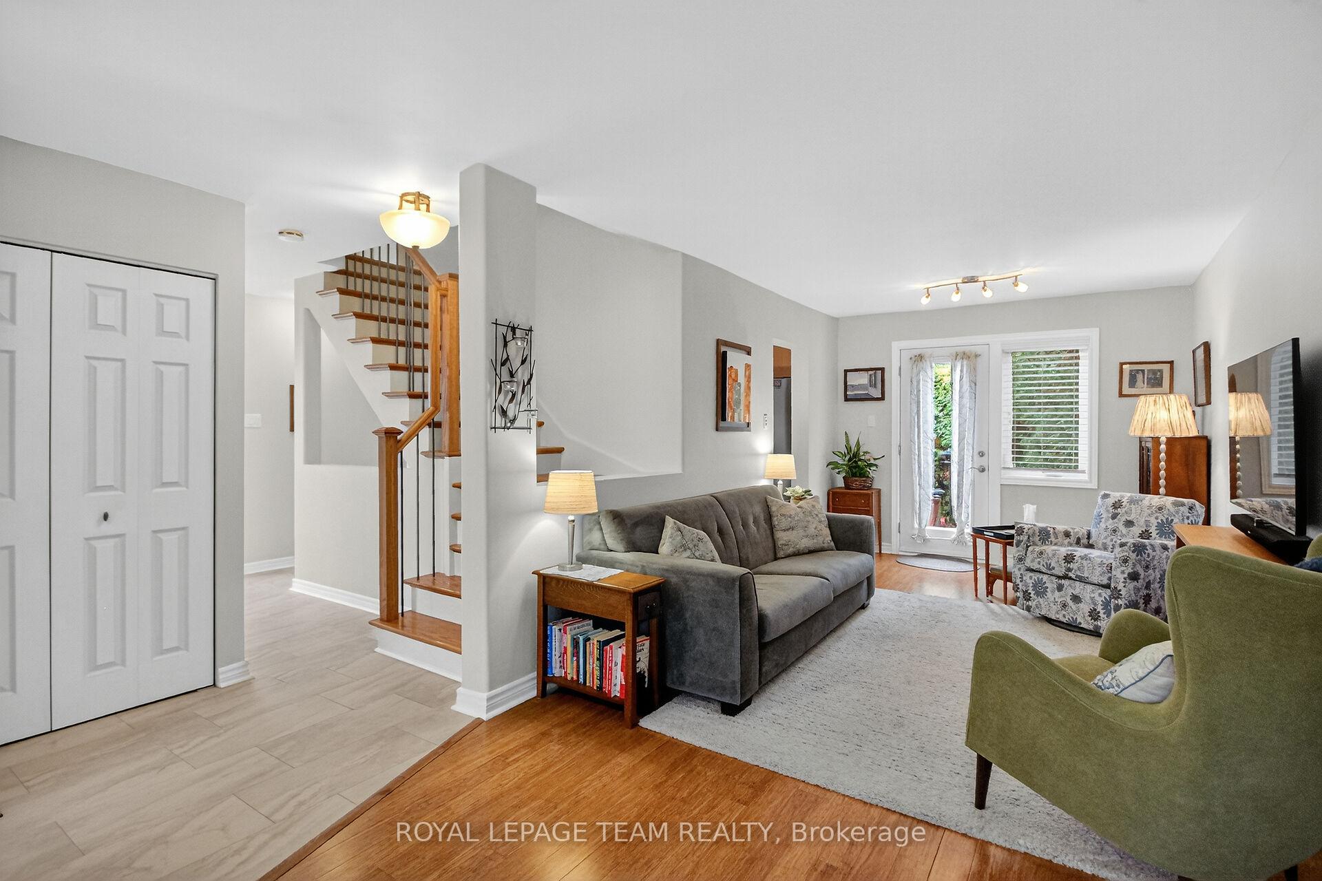 Photo 10 of 21 Raftus Square, Ottawa, Barrhaven - Pheasant Run — HOMEH