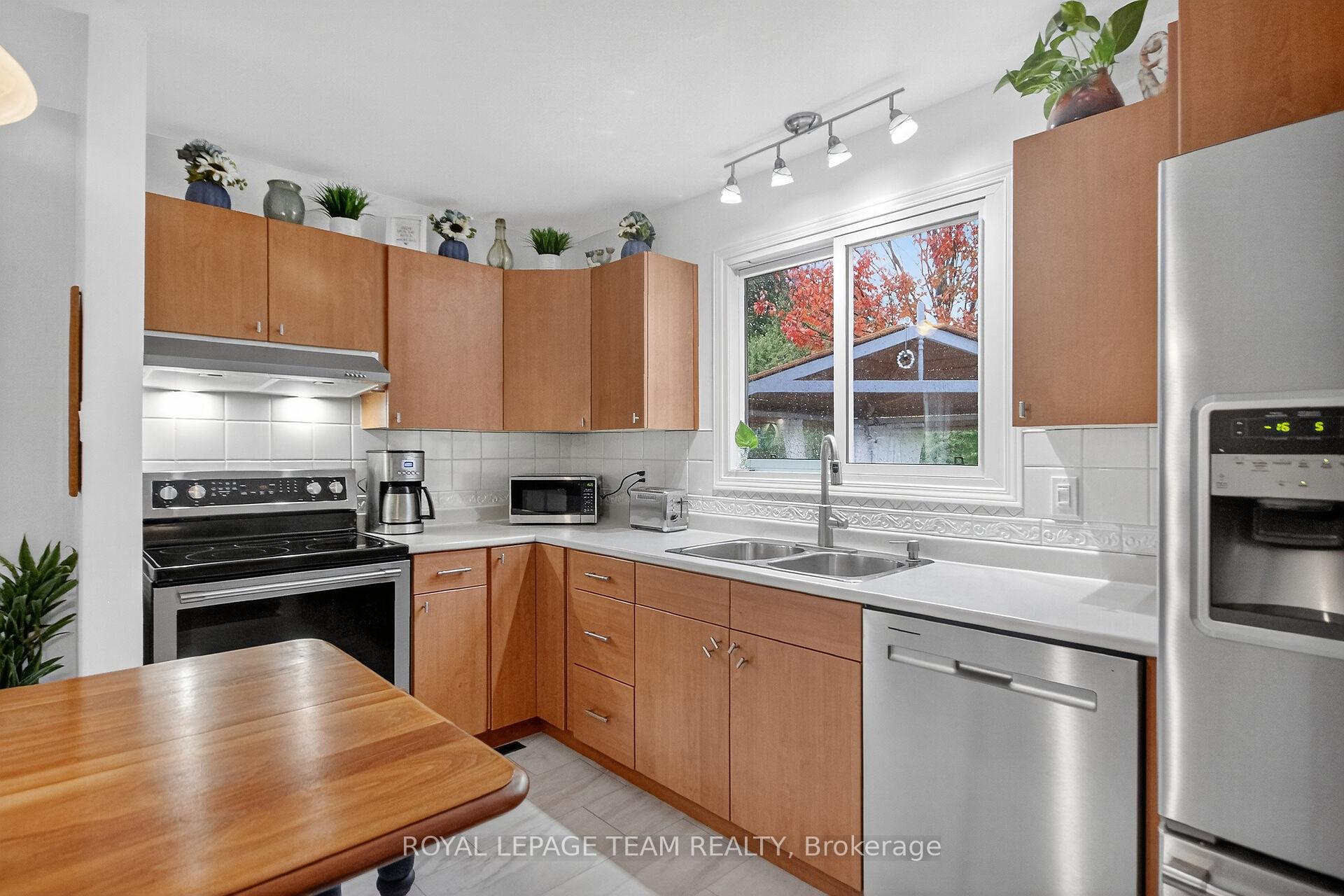 Photo 13 of 21 Raftus Square, Ottawa, Barrhaven - Pheasant Run — HOMEH