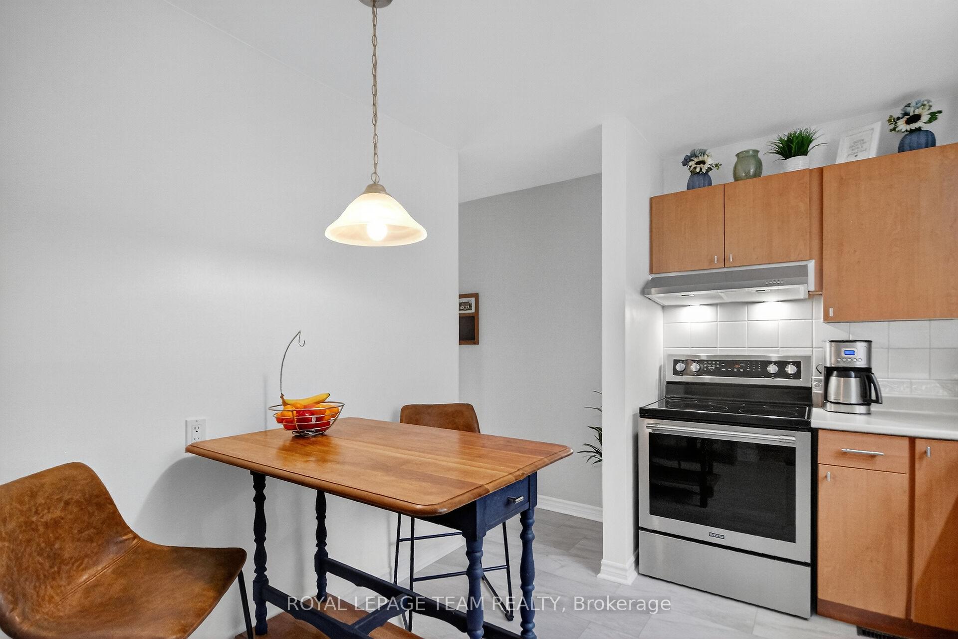 Photo 14 of 21 Raftus Square, Ottawa, Barrhaven - Pheasant Run — HOMEH