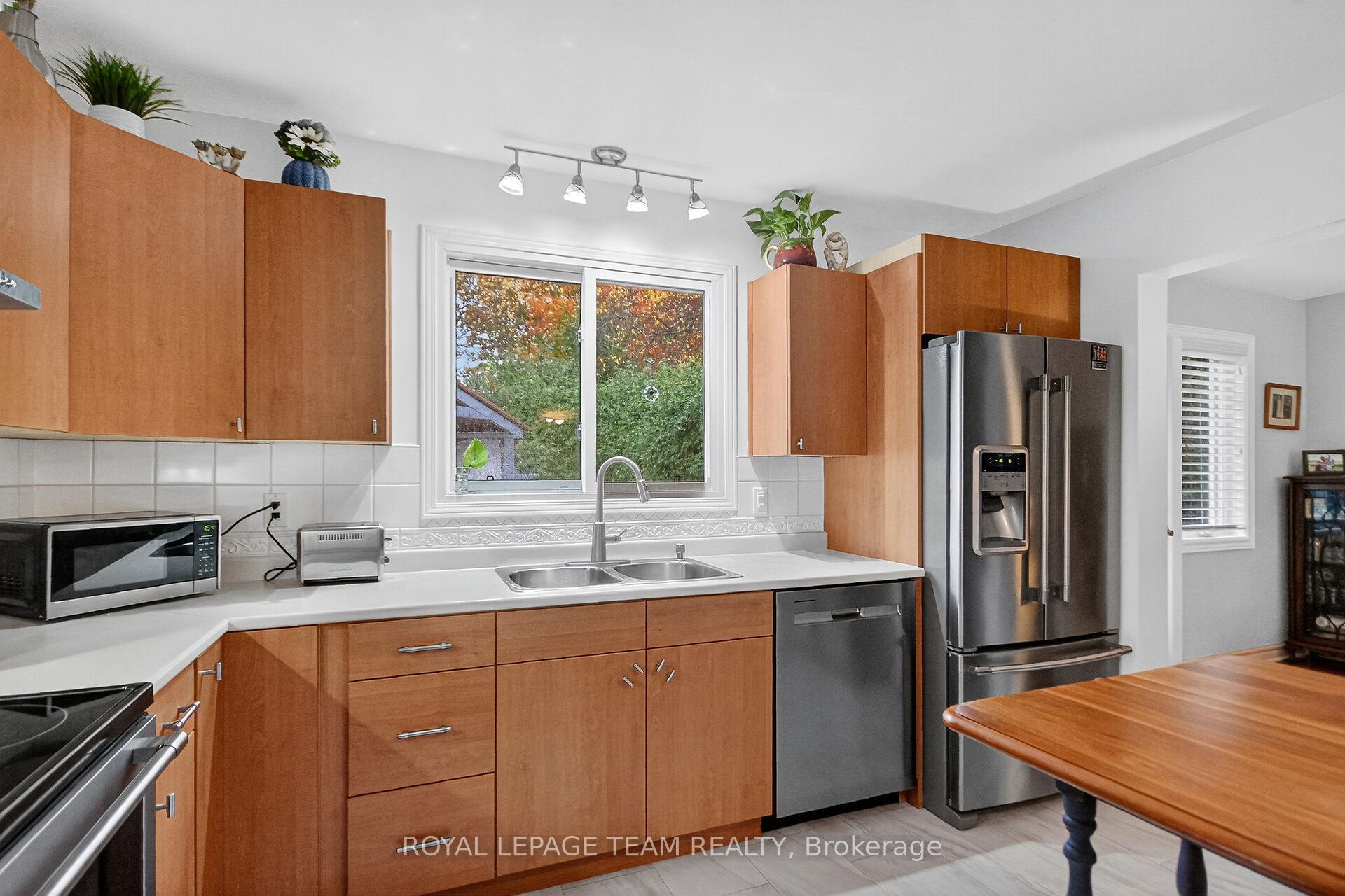 Photo 15 of 21 Raftus Square, Ottawa, Barrhaven - Pheasant Run — HOMEH