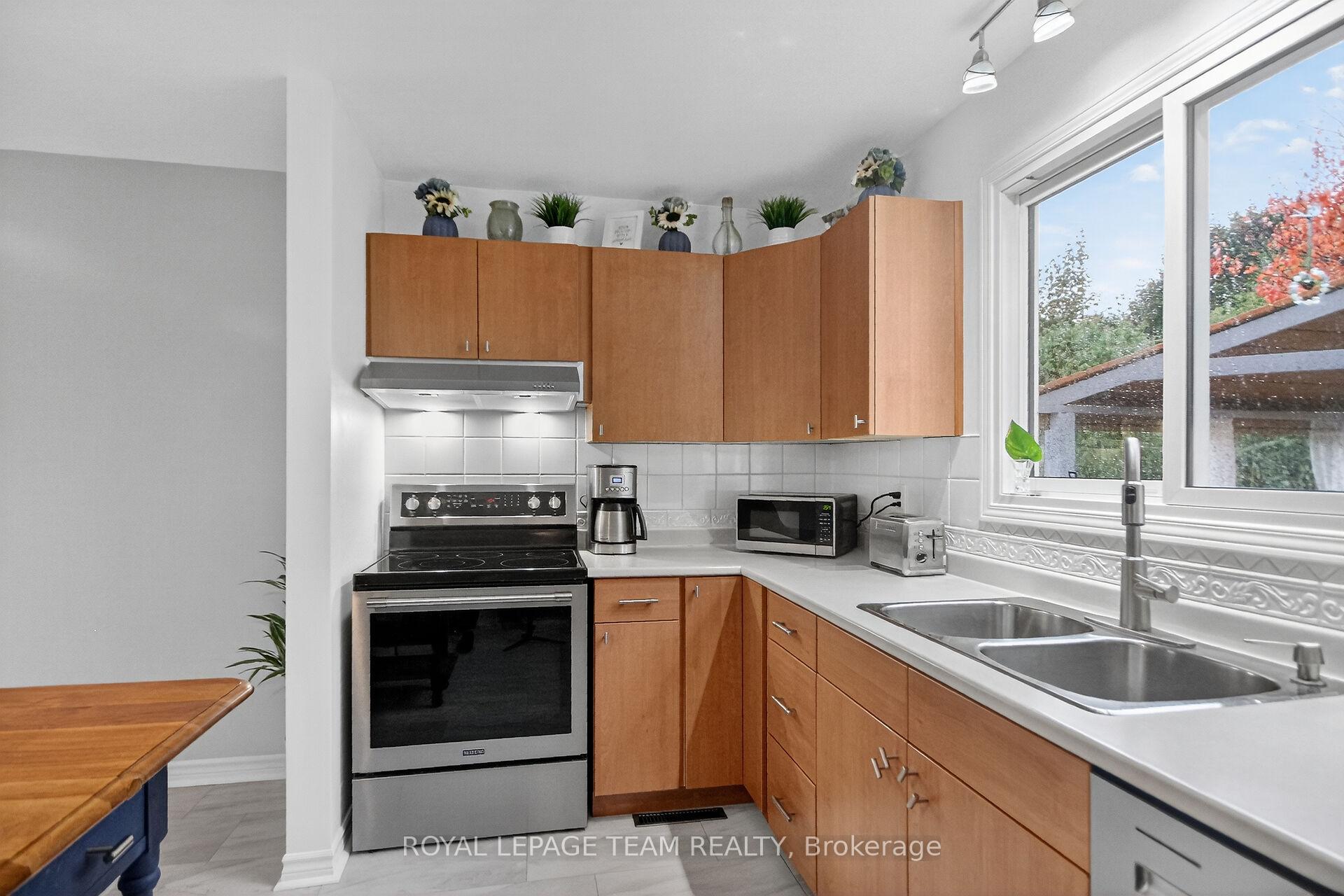 Photo 16 of 21 Raftus Square, Ottawa, Barrhaven - Pheasant Run — HOMEH