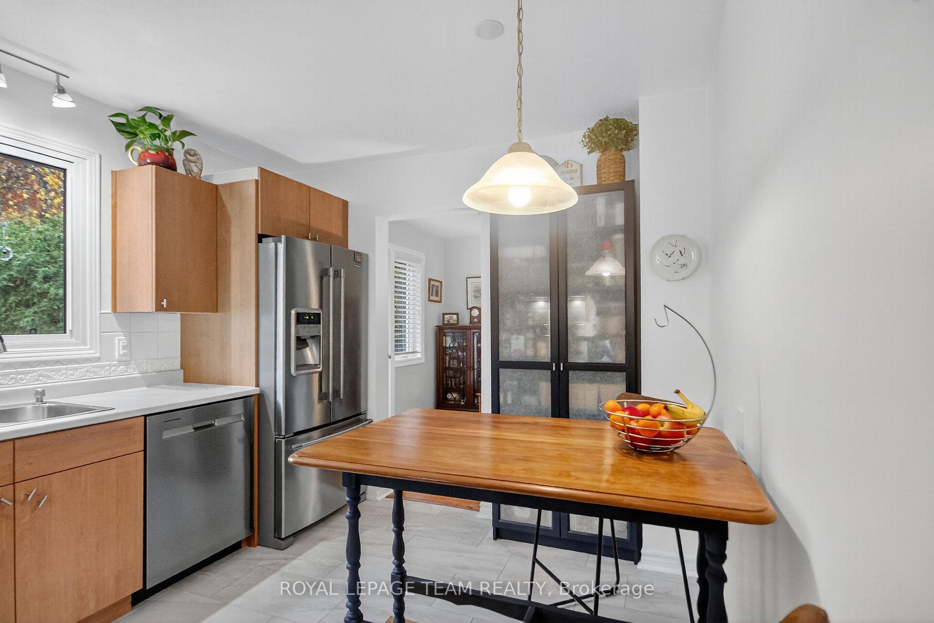 Photo 17 of 21 Raftus Square, Ottawa, Barrhaven - Pheasant Run — HOMEH