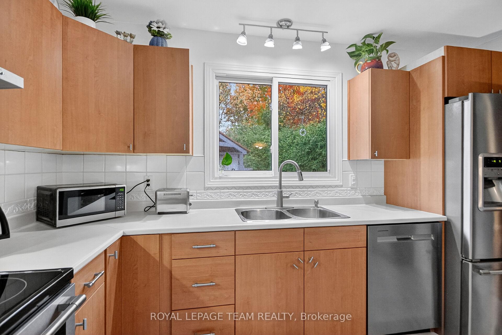 Photo 18 of 21 Raftus Square, Ottawa, Barrhaven - Pheasant Run — HOMEH