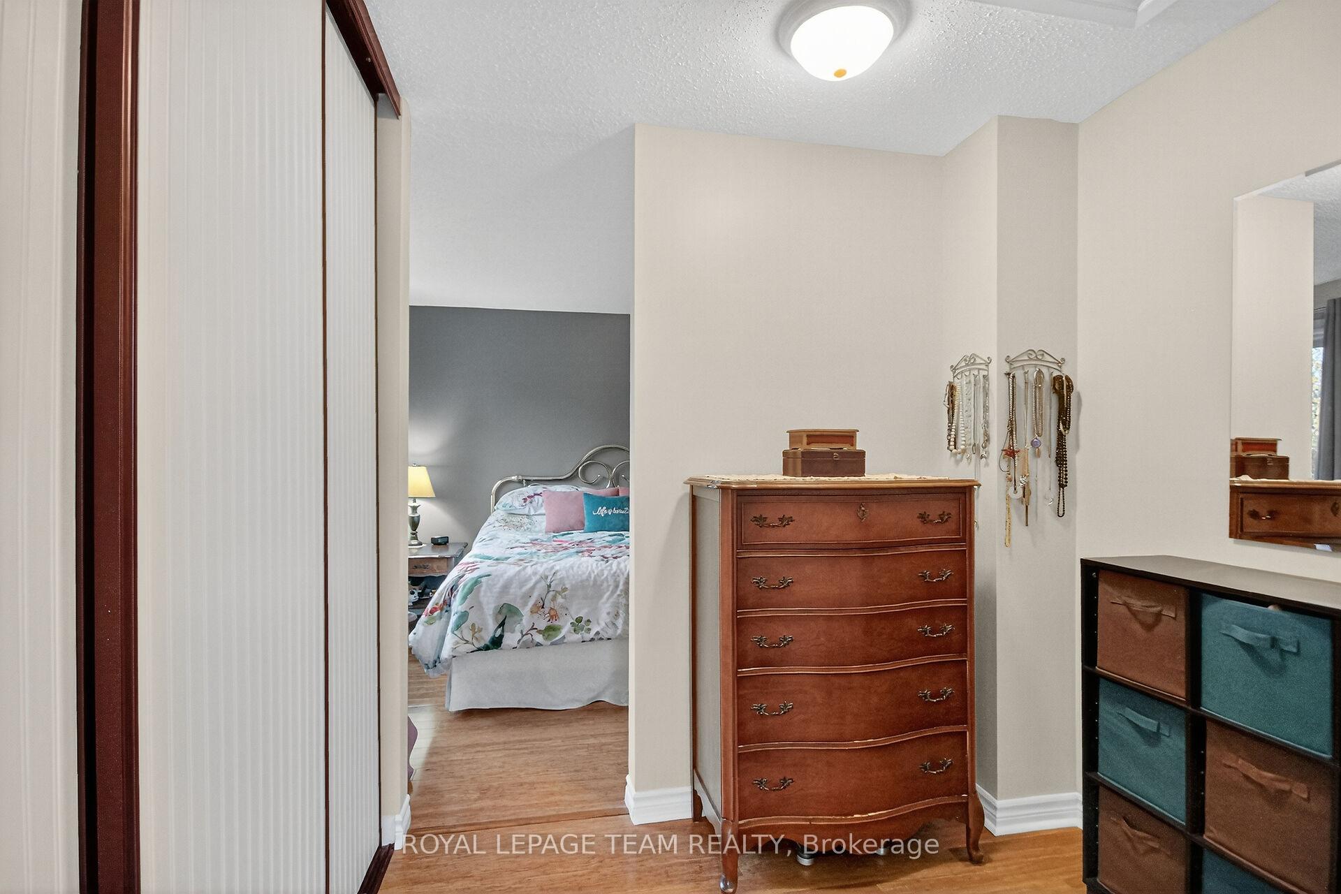 Photo 24 of 21 Raftus Square, Ottawa, Barrhaven - Pheasant Run — HOMEH