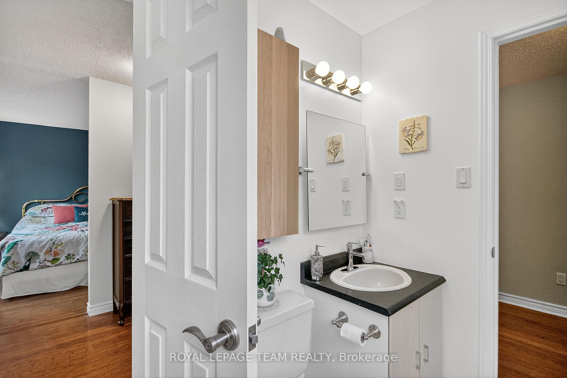 Photo 25 of 21 Raftus Square, Ottawa, Barrhaven - Pheasant Run — HOMEH
