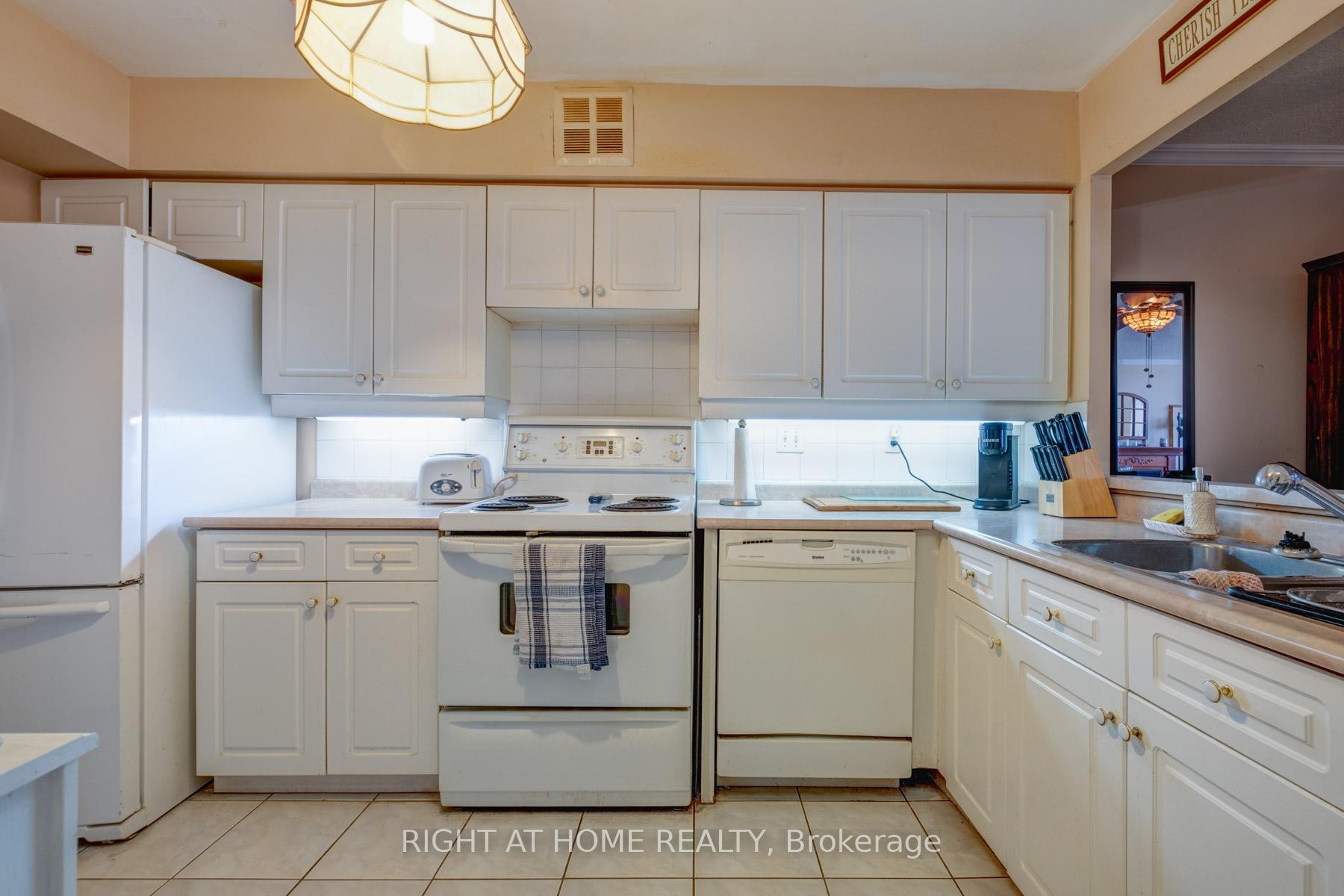 Photo 22 of Unit 923, 25 Austin Drive, Markham, Markville — HOMEH