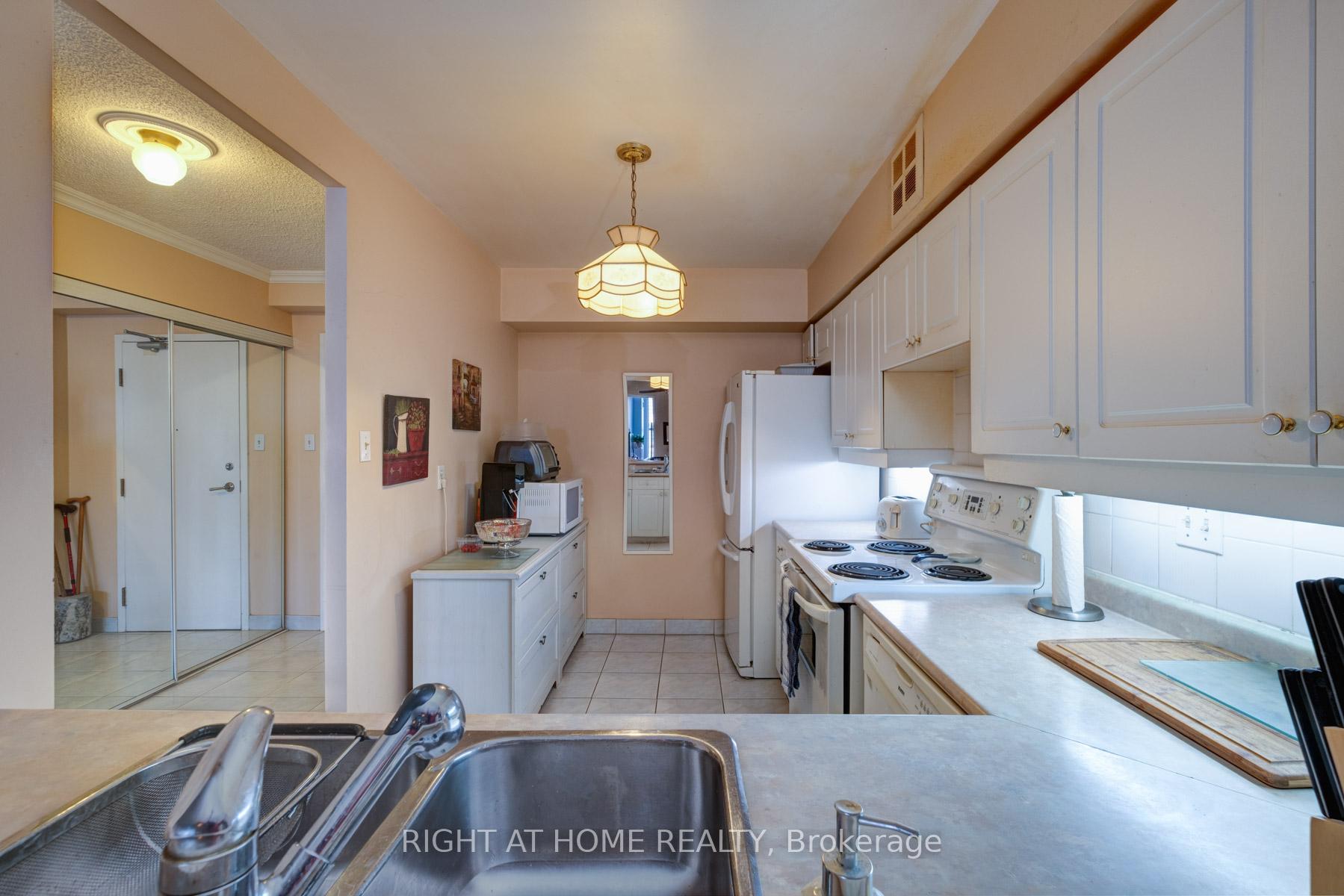 Photo 23 of Unit 923, 25 Austin Drive, Markham, Markville — HOMEH