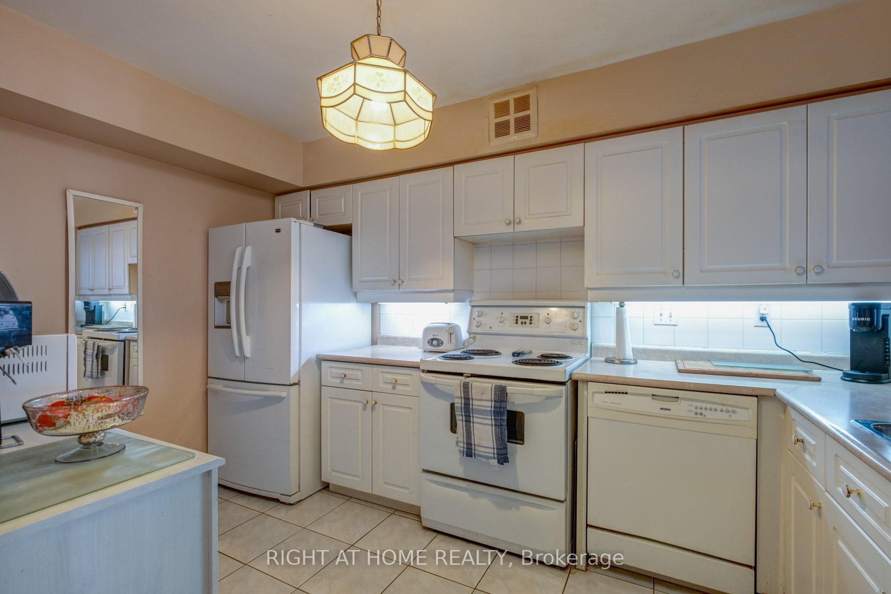 Photo 24 of Unit 923, 25 Austin Drive, Markham, Markville — HOMEH