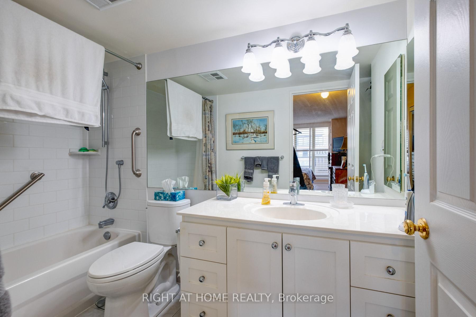 Photo 34 of Unit 923, 25 Austin Drive, Markham, Markville — HOMEH