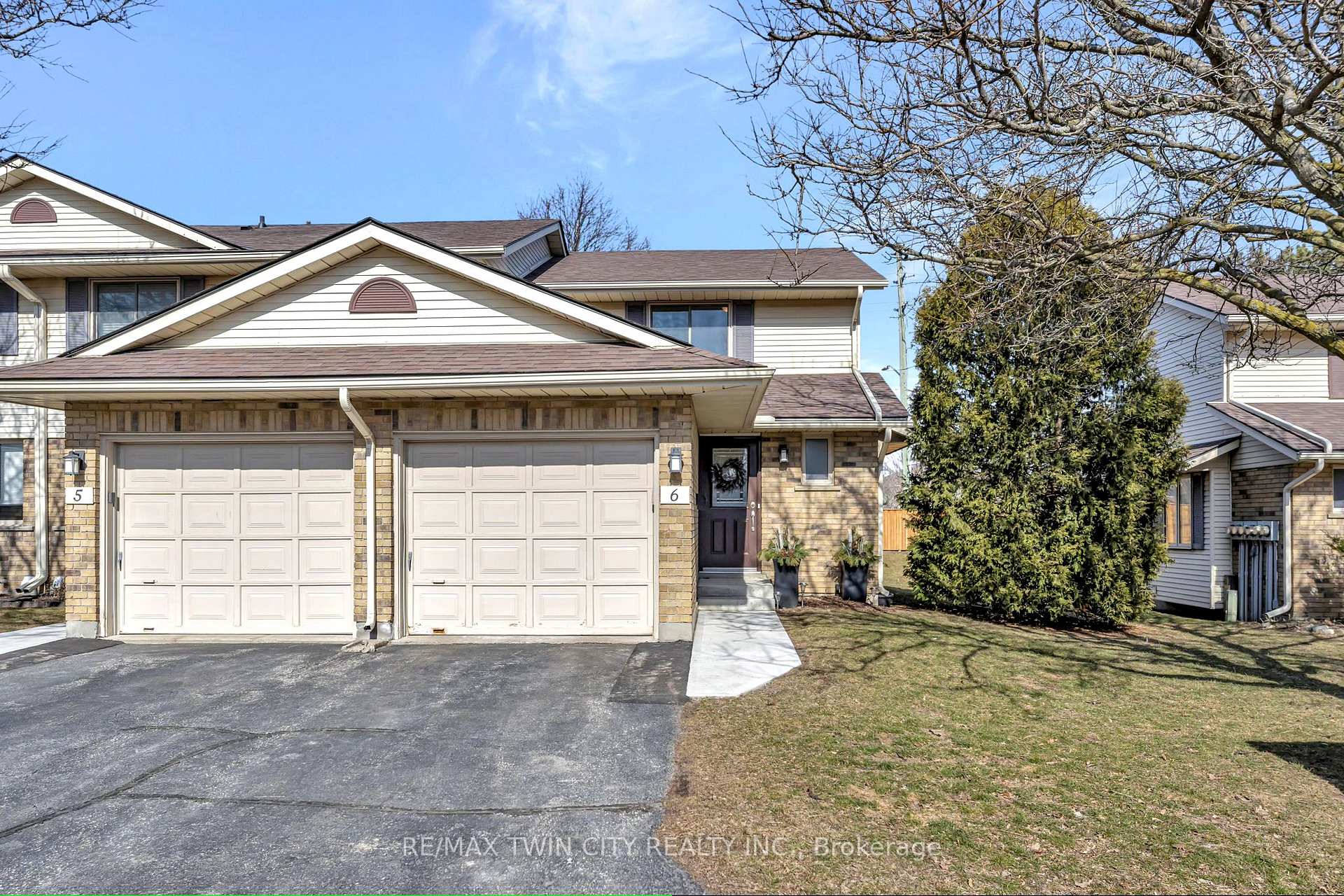 Photo 1 of Unit 6, 375 Kingscourt Drive, Waterloo, Colonial Acres — HOMEH