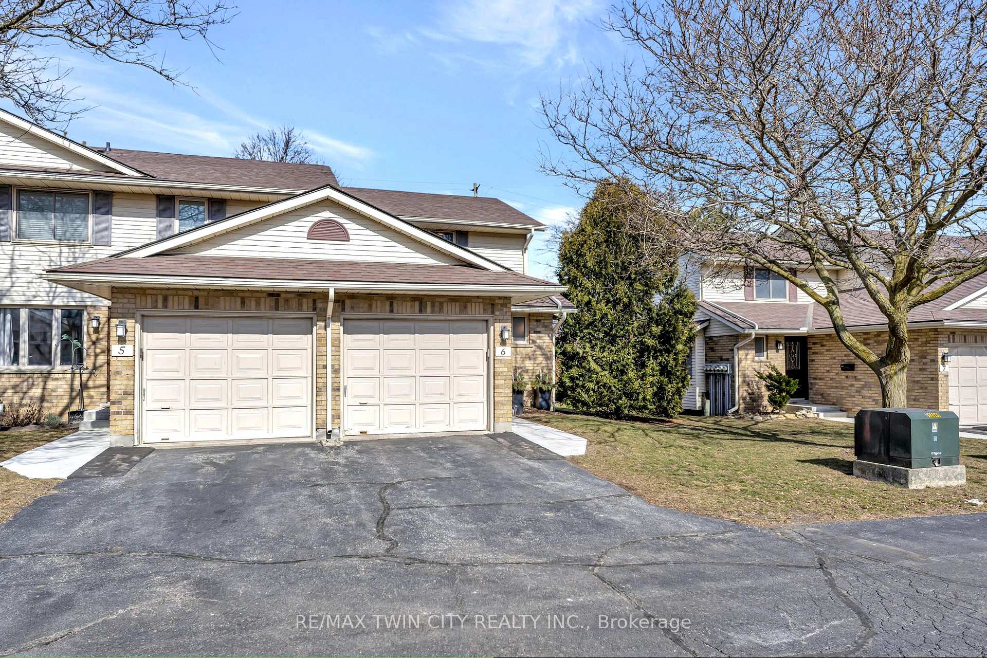 Photo 3 of Unit 6, 375 Kingscourt Drive, Waterloo, Colonial Acres — HOMEH