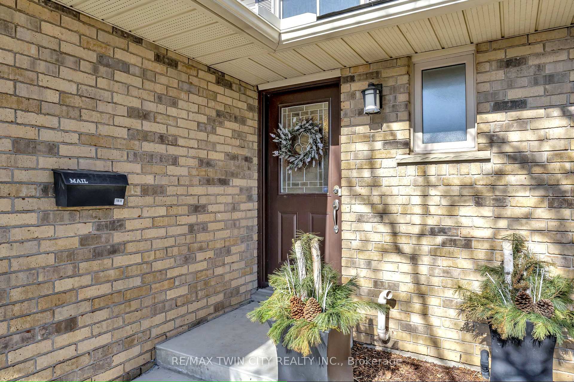 Photo 4 of Unit 6, 375 Kingscourt Drive, Waterloo, Colonial Acres — HOMEH