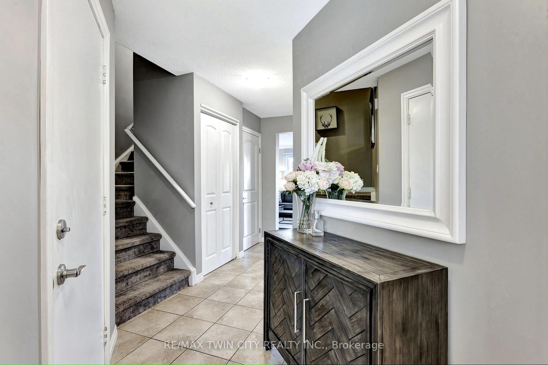 Photo 6 of Unit 6, 375 Kingscourt Drive, Waterloo, Colonial Acres — HOMEH